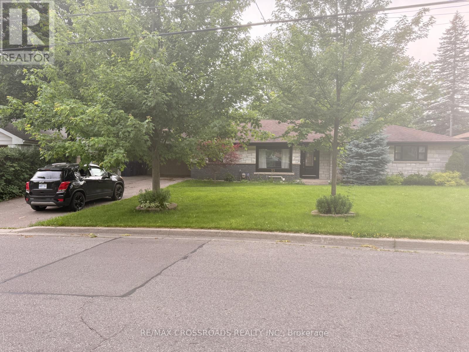 23 BURNVIEW CRESCENT, Toronto, Ontario