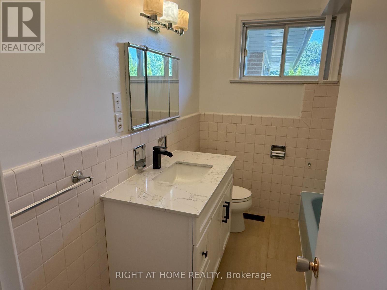 Main - 9 Waterfield Drive, Toronto, Ontario  M1P 3W4 - Photo 7 - E13472674