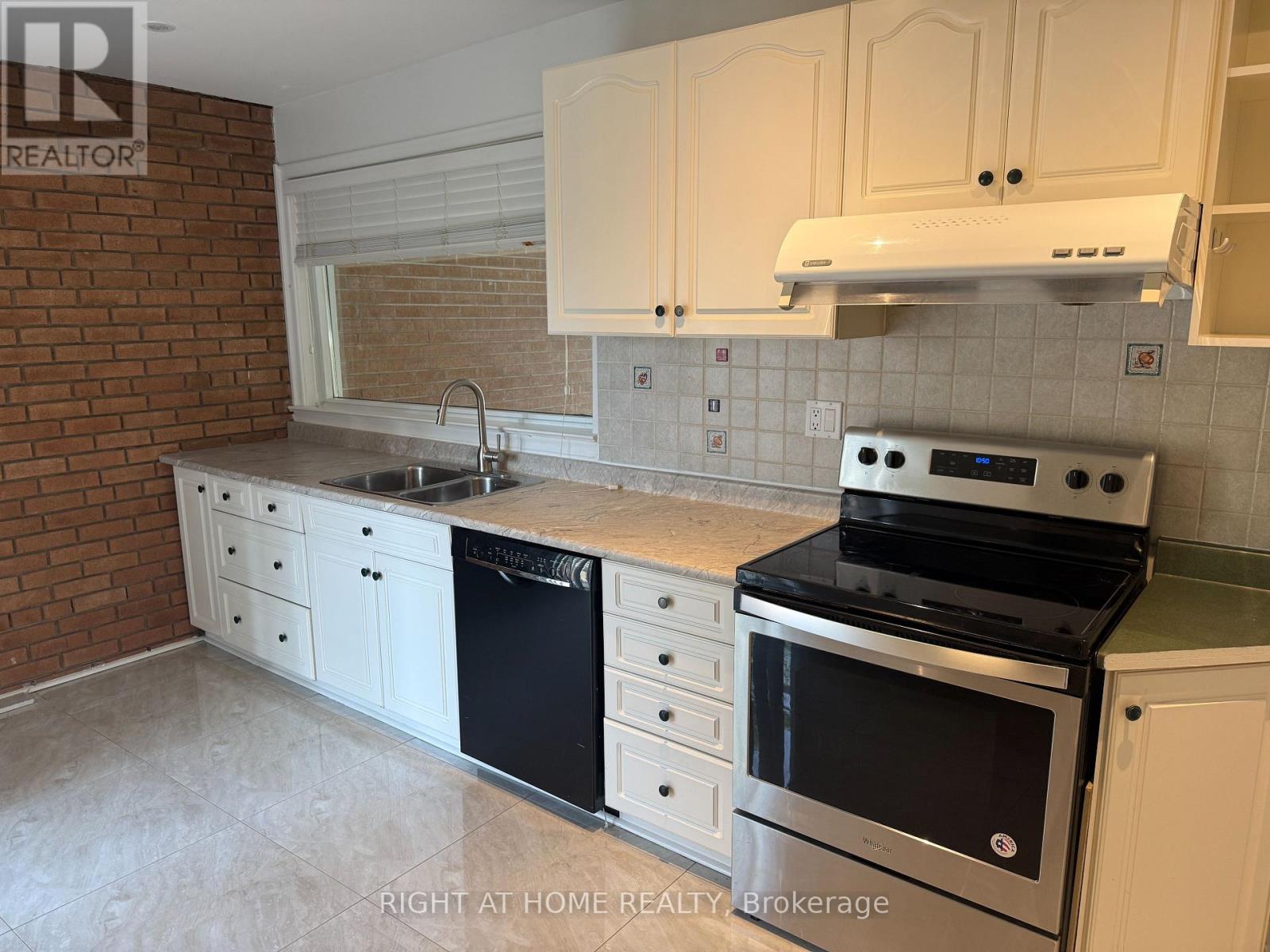 Main - 9 Waterfield Drive, Toronto, Ontario  M1P 3W4 - Photo 4 - E13472674