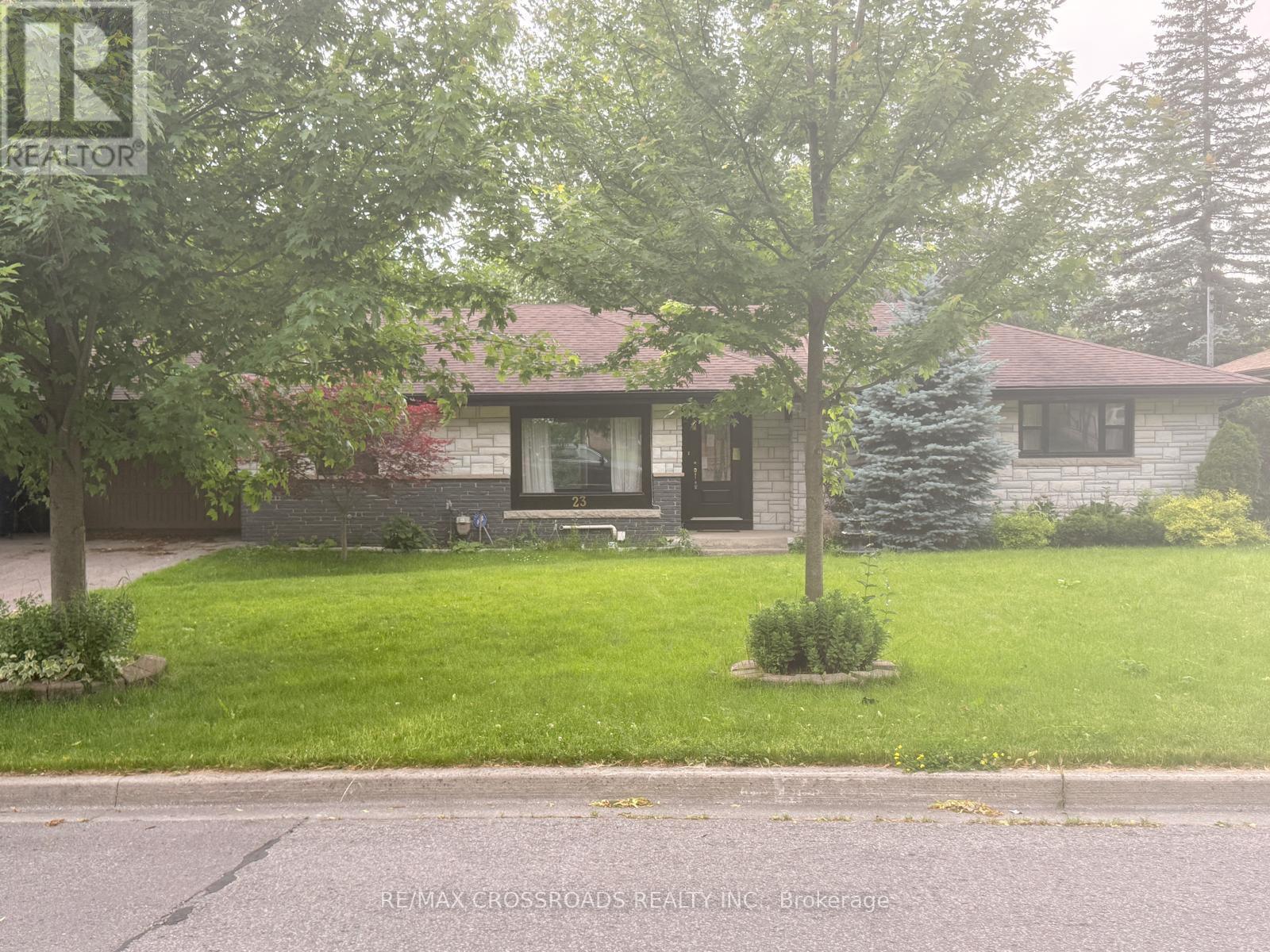 23 BURNVIEW CRESCENT, Toronto, Ontario