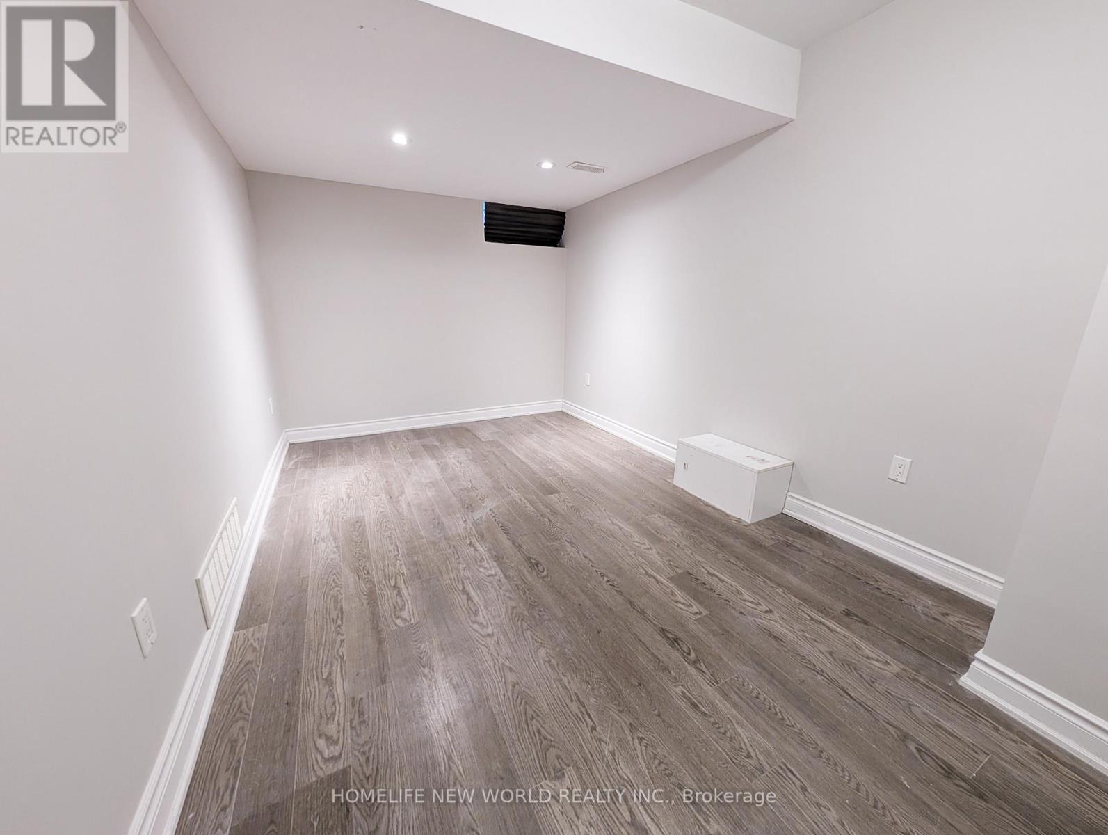 Lower - 10 Dixon Avenue, Toronto, Ontario  M4L 1N3 - Photo 14 - E13474868