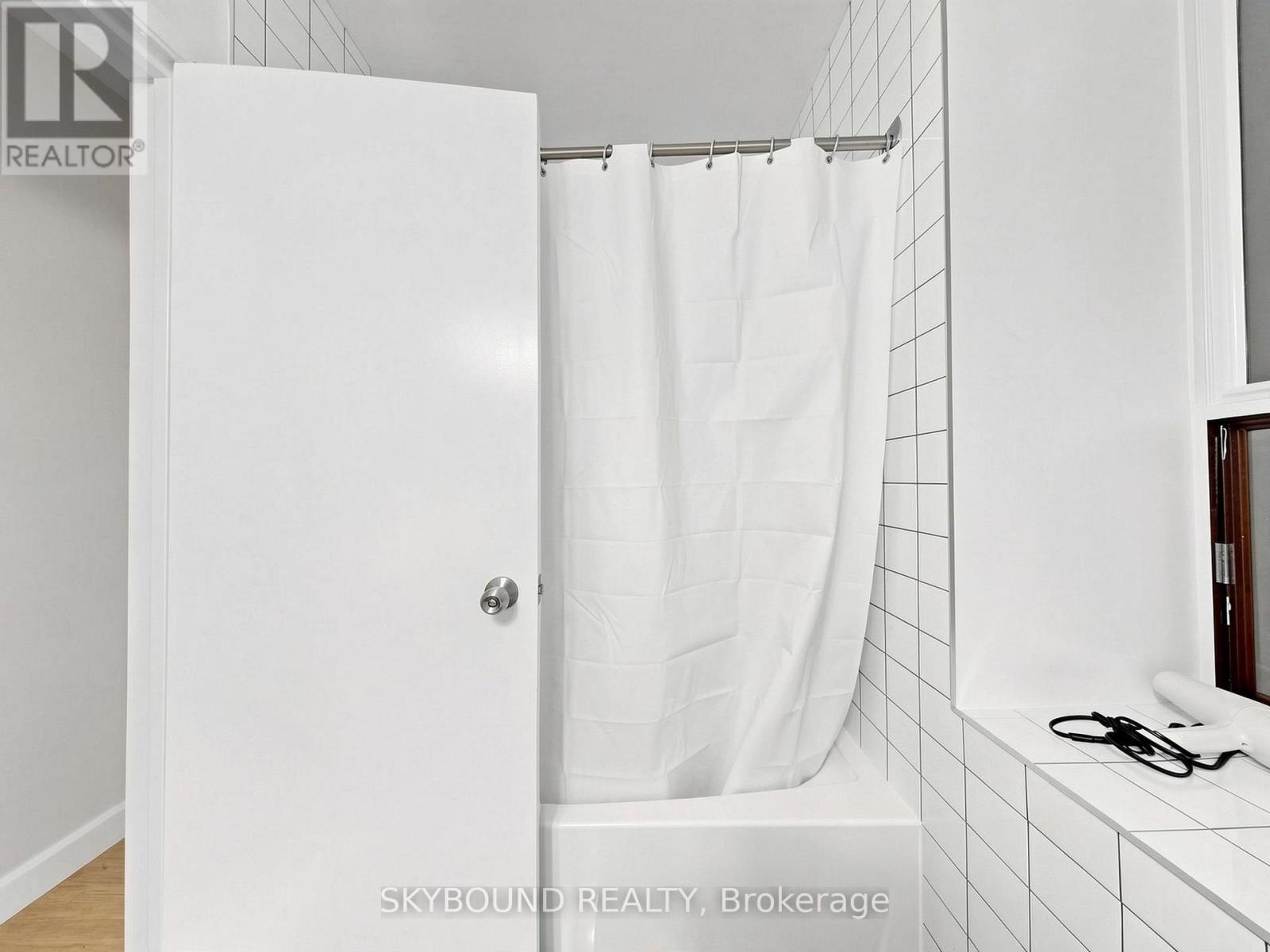 G - 131 Wineva Avenue, Toronto, Ontario  M4E 2T3 - Photo 14 - E13475112