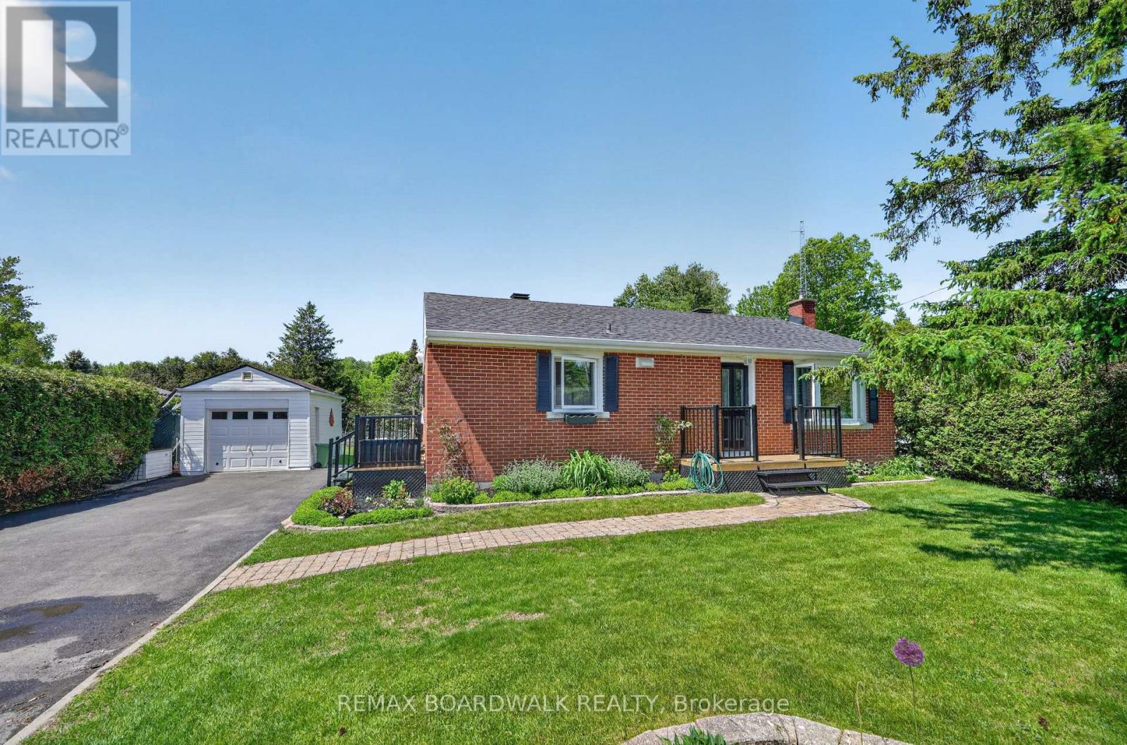 2548 Mer Bleue Road, Ottawa, Ontario  K4B 1H9 - Photo 2 - X13234378
