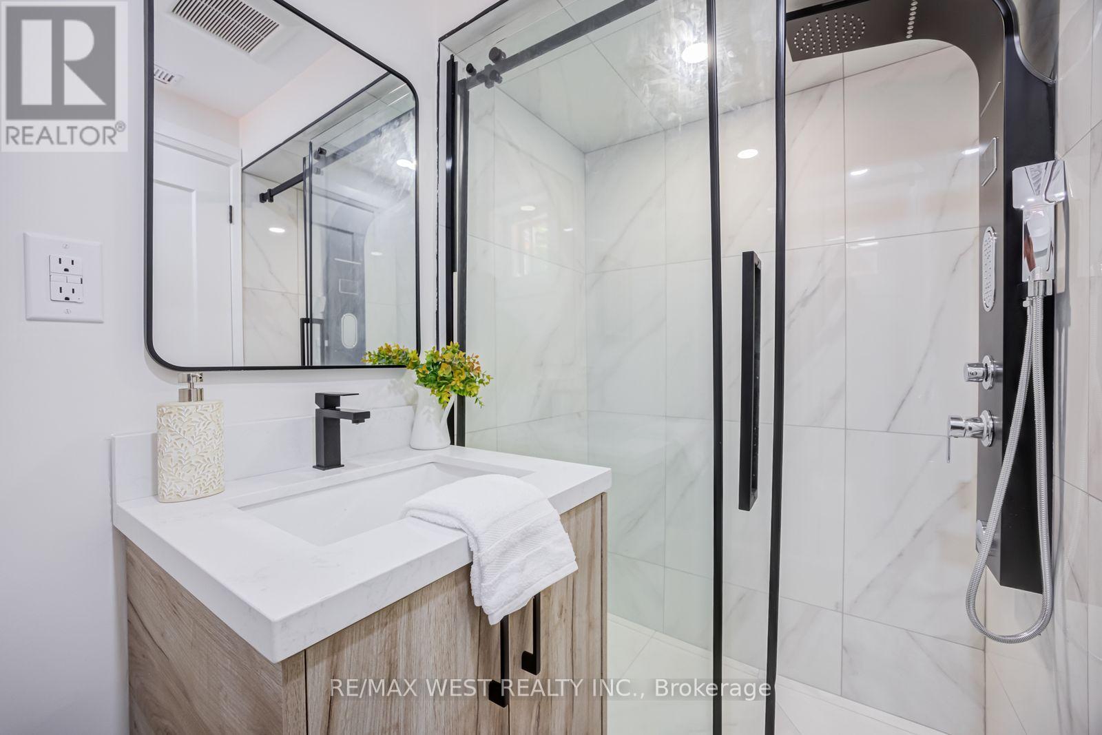 95 Glen Davis Crescent, Toronto, Ontario  M4E 1X7 - Photo 40 - E13475912