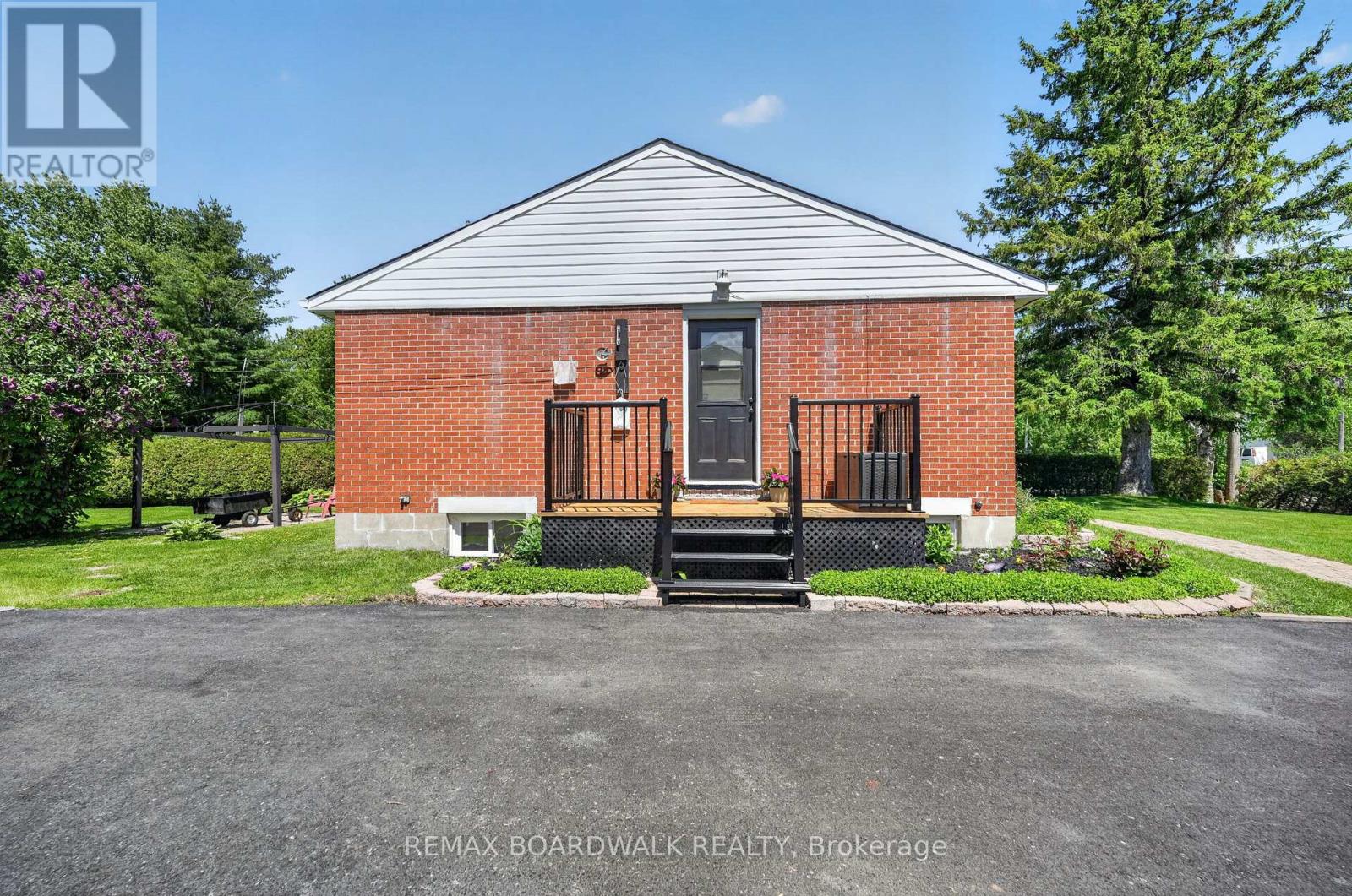 2548 Mer Bleue Road, Ottawa, Ontario  K4B 1H9 - Photo 3 - X13234378