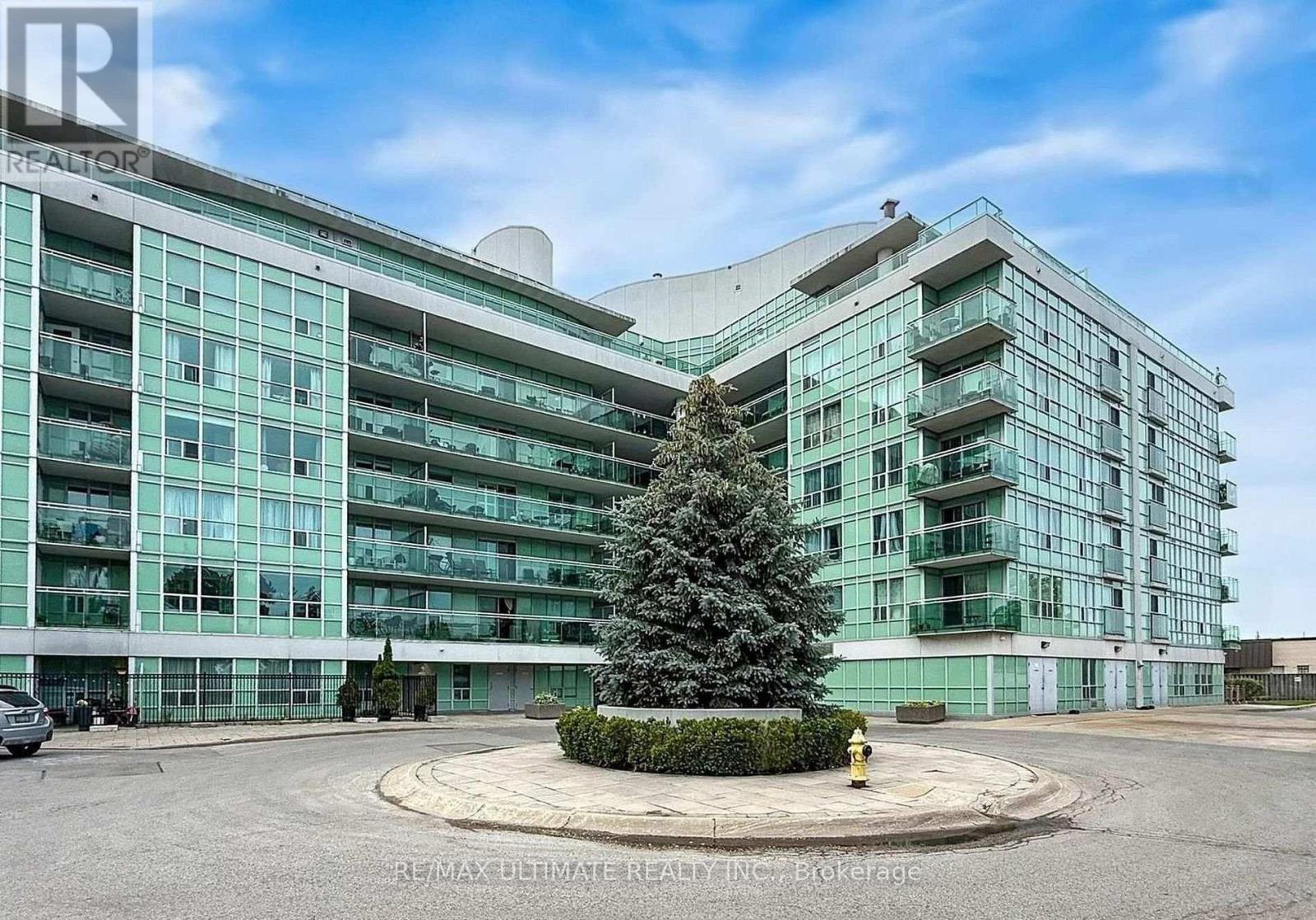 425 - 60 FAIRFAX CRESCENT, Toronto, Ontario