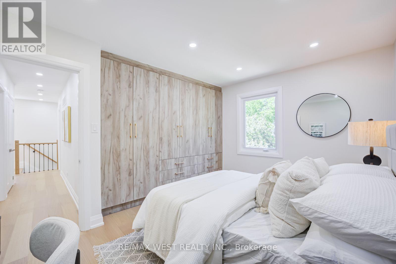 95 Glen Davis Crescent, Toronto, Ontario  M4E 1X7 - Photo 33 - E13475912