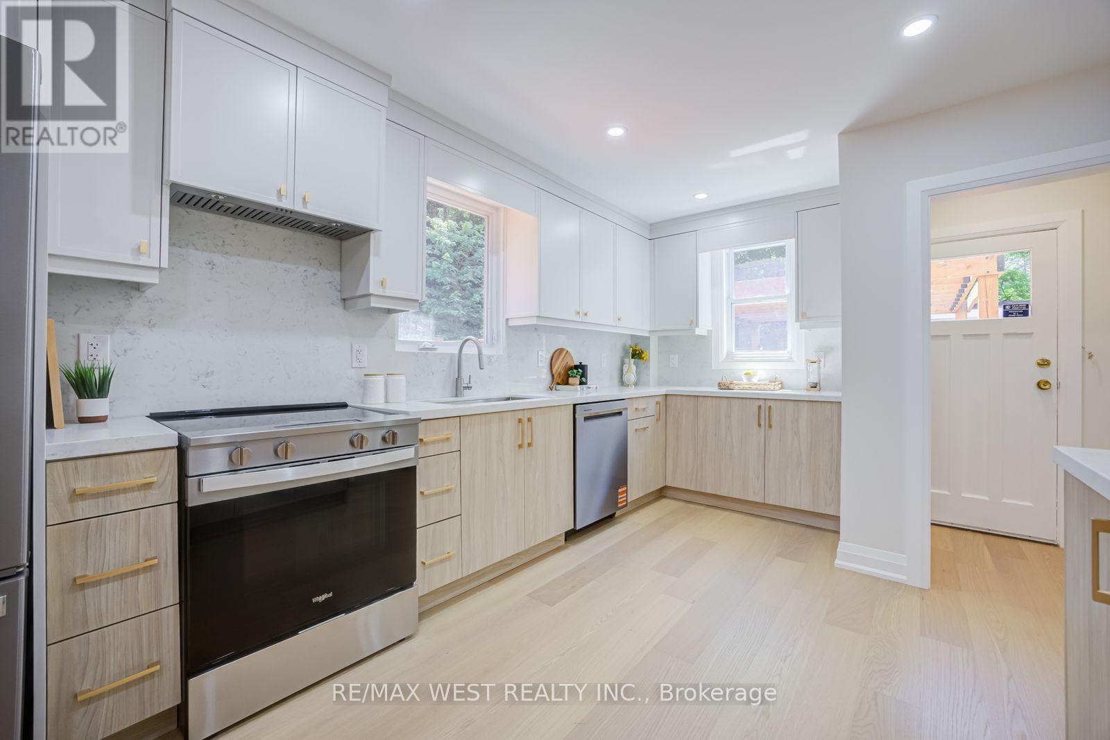 95 Glen Davis Crescent, Toronto, Ontario  M4E 1X7 - Photo 16 - E13475912