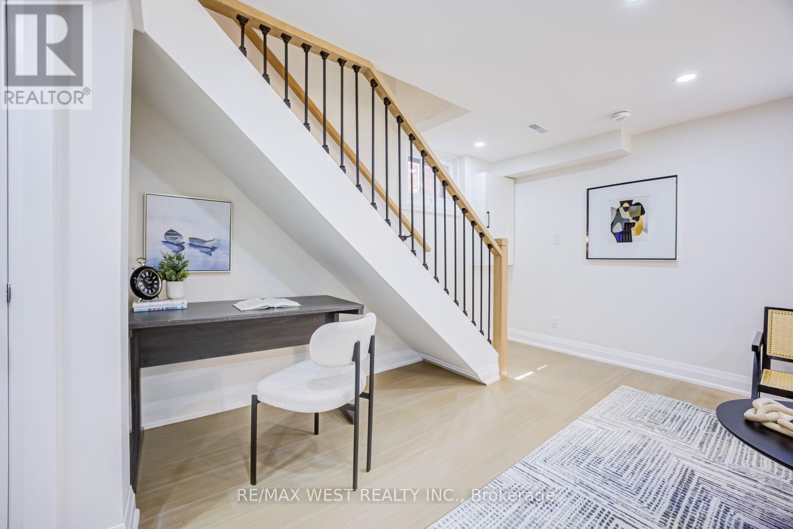 95 Glen Davis Crescent, Toronto, Ontario  M4E 1X7 - Photo 37 - E13475912