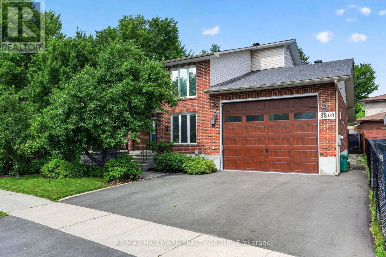 3809 Alderwood Street, Ottawa, Ontario  K1T 3R3 - Photo 2 - X13462498