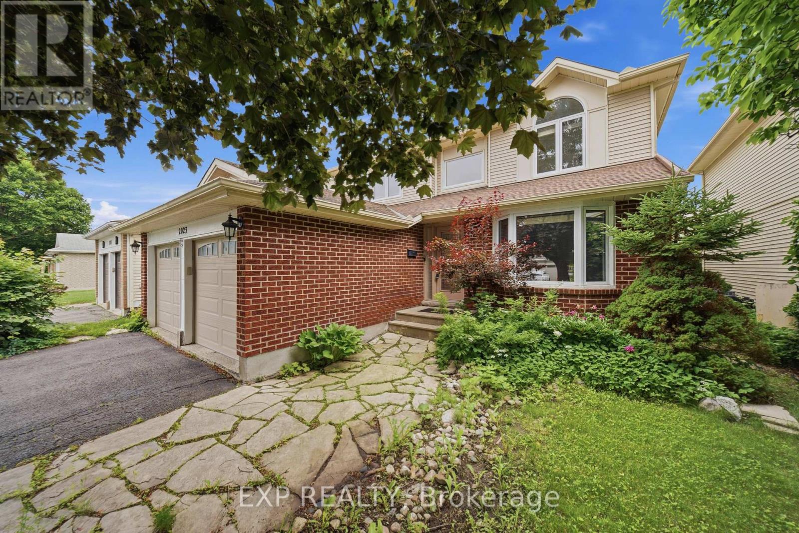 2023 Rolling Brook Drive, Ottawa, Ontario  K1W 1C9 - Photo 1 - X13472788