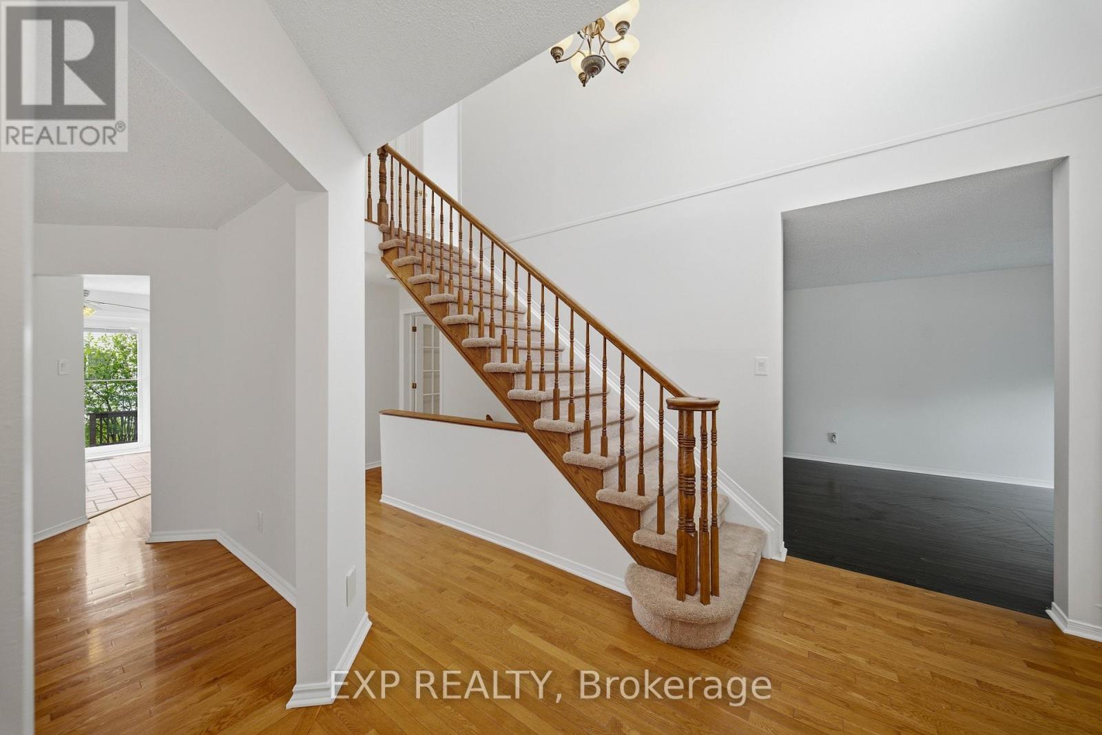 2023 Rolling Brook Drive, Ottawa, Ontario  K1W 1C9 - Photo 7 - X13472788