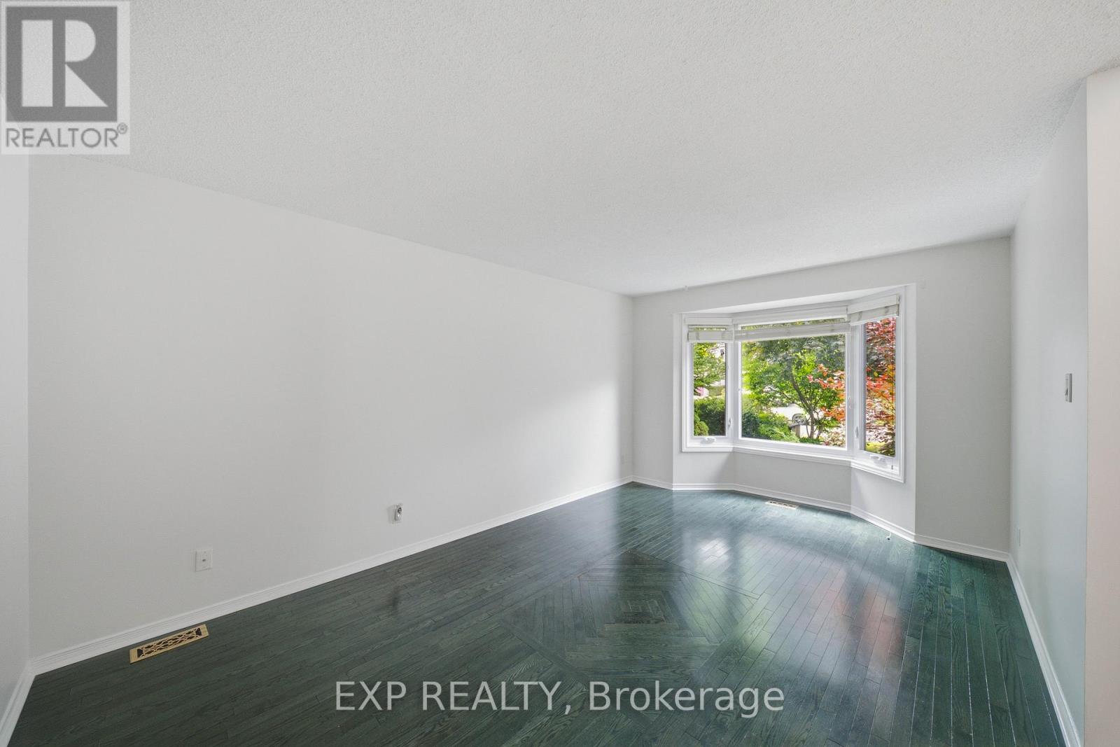 2023 Rolling Brook Drive, Ottawa, Ontario  K1W 1C9 - Photo 18 - X13472788