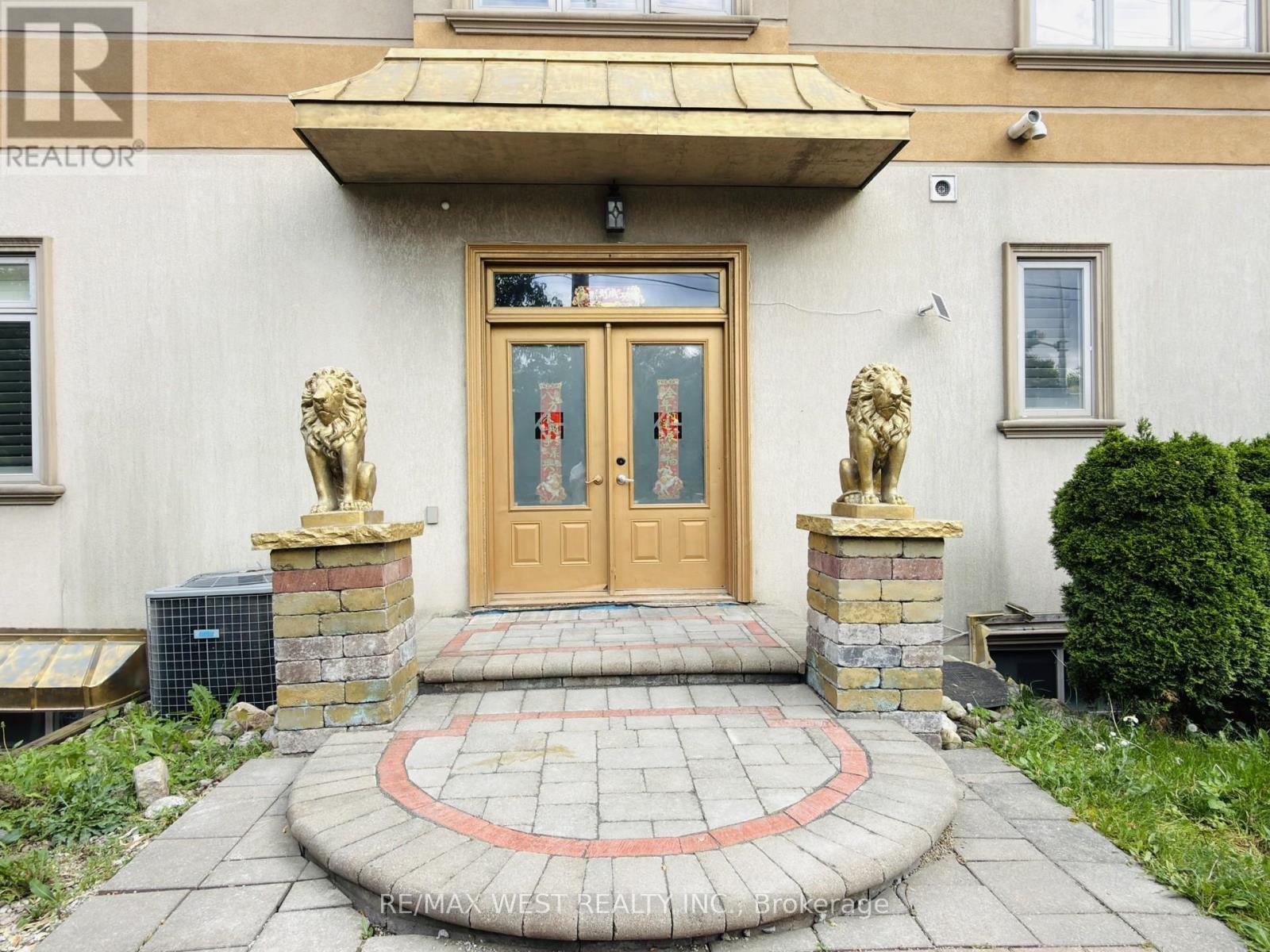 83 Elm Avenue, Richmond Hill, Ontario  L4C 6K8 - Photo 5 - N13429058