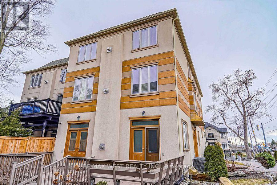 83 Elm Avenue, Richmond Hill, Ontario  L4C 6K8 - Photo 9 - N13429058