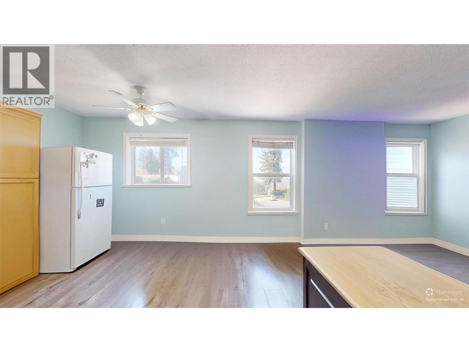 201 Hollyburn Drive, Kamloops, British Columbia V2E 1Y9 - Photo 3 - 10391500