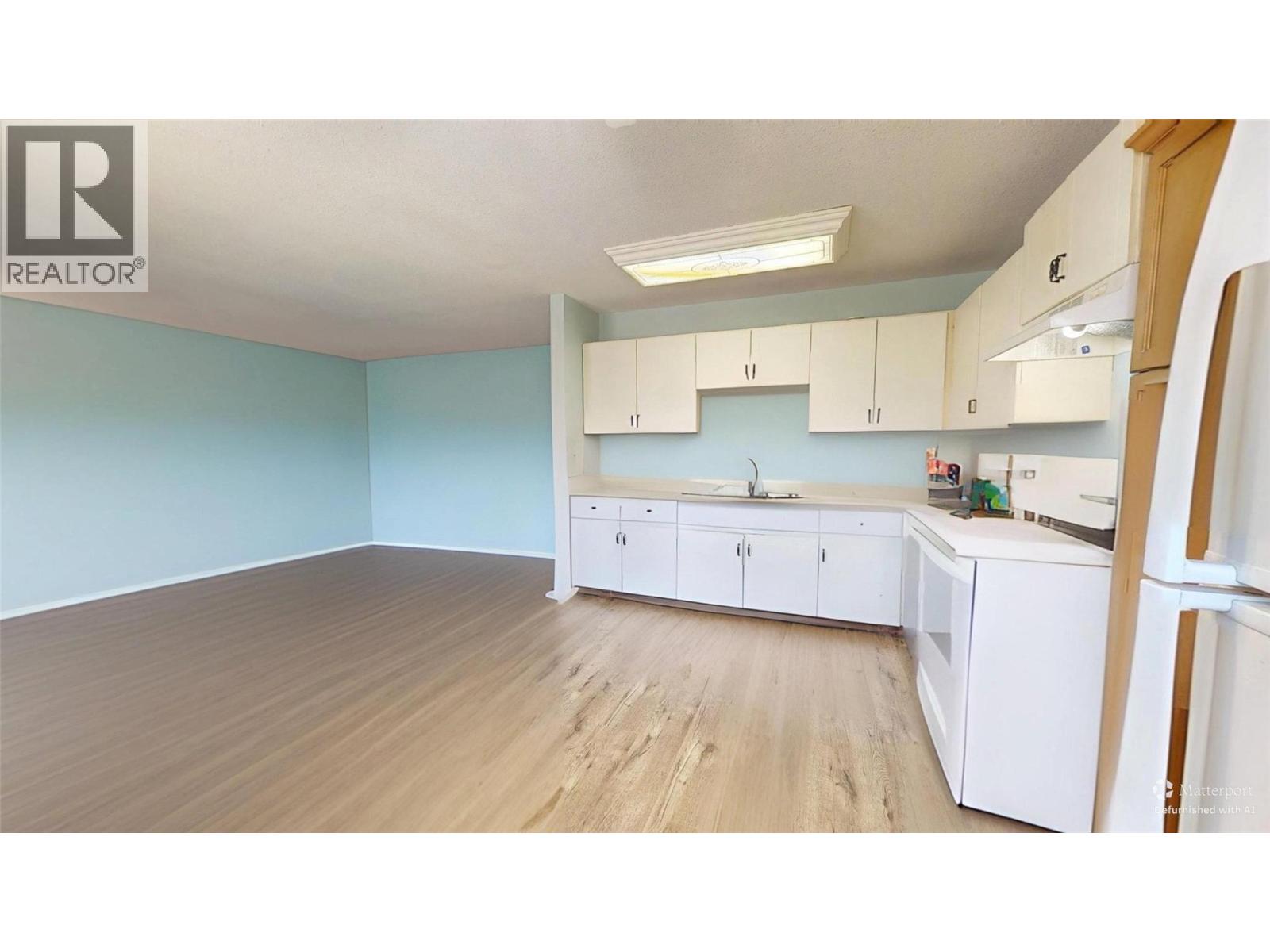 201 Hollyburn Drive, Kamloops, British Columbia V2E 1Y9 - Photo 2 - 10391500