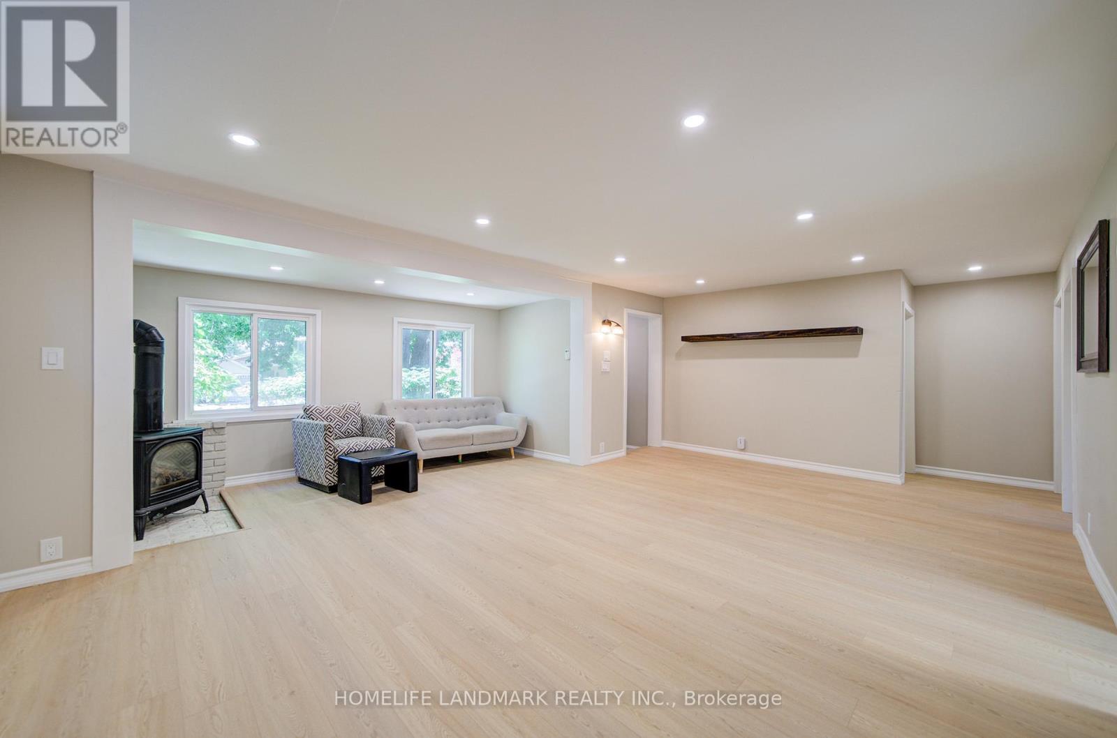 65 Cooks Bay Drive, Georgina, Ontario  L4P 1L9 - Photo 5 - N13472612
