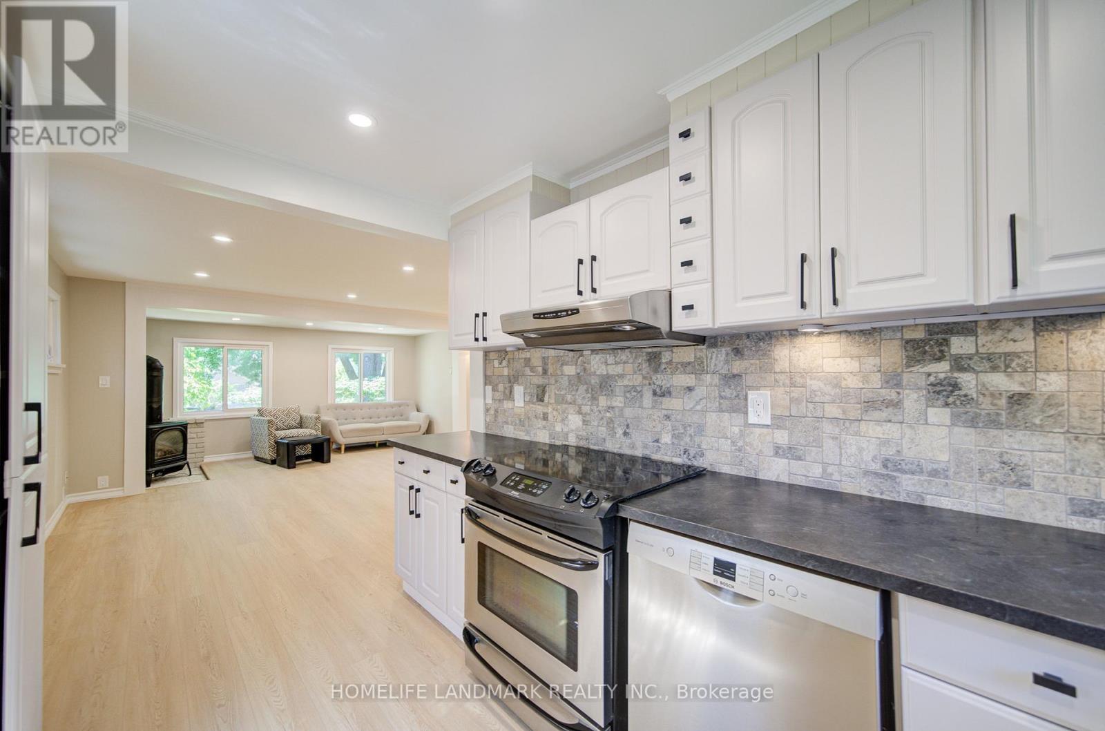 65 Cooks Bay Drive, Georgina, Ontario  L4P 1L9 - Photo 9 - N13472612