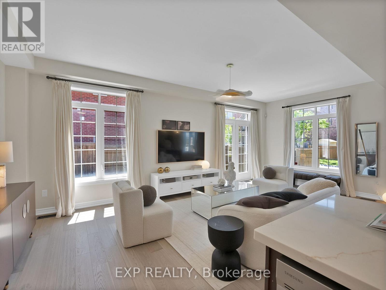 51 Living Crescent, Markham, Ontario  L6C 0T6 - Photo 9 - N13472614