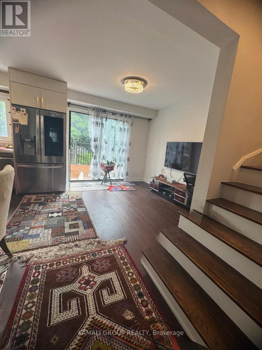 24 Valhalla Court, Aurora, Ontario L4G 5W3 - Photo 6 - N13472552