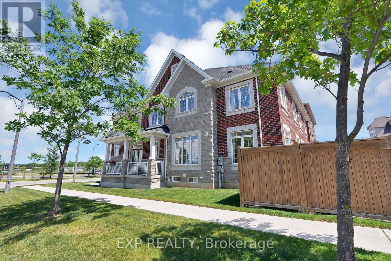 51 Living Crescent, Markham, Ontario  L6C 0T6 - Photo 2 - N13472614
