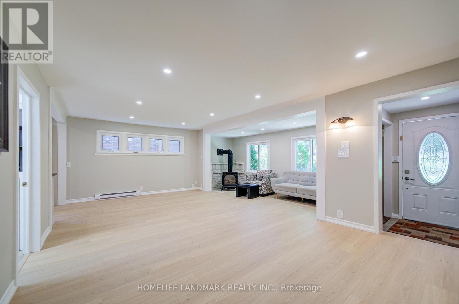 65 Cooks Bay Drive, Georgina, Ontario  L4P 1L9 - Photo 4 - N13472612