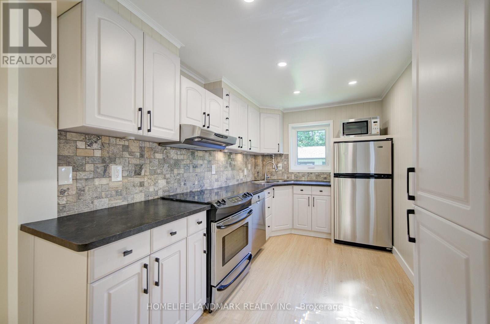 65 Cooks Bay Drive, Georgina, Ontario  L4P 1L9 - Photo 8 - N13472612