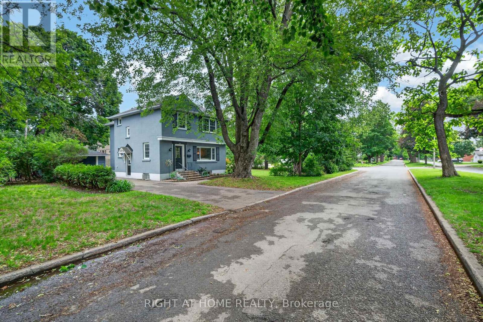 949 KINGSMERE AVENUE, Ottawa, Ontario