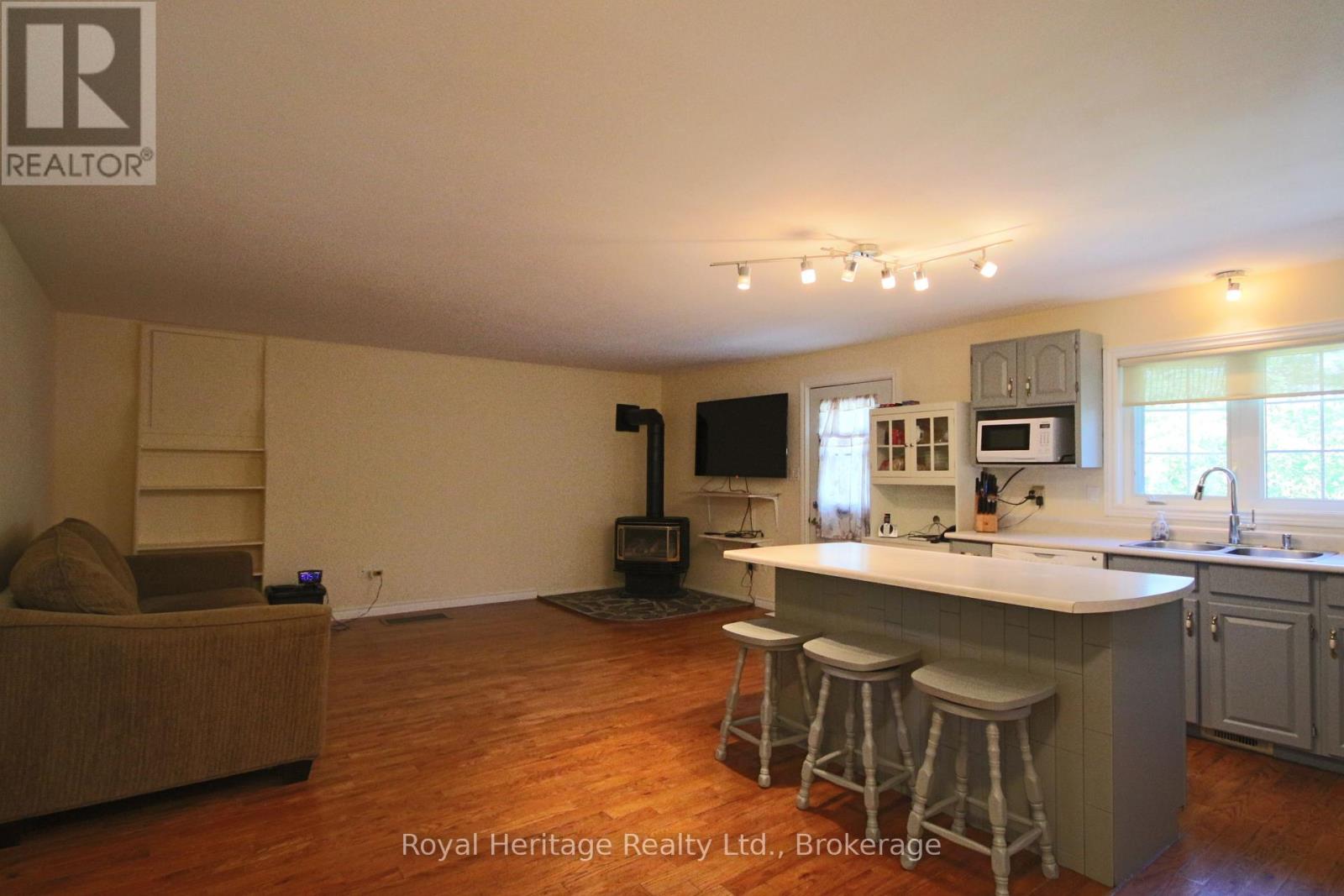 15 Oakwood Drive, Kawartha Lakes (Verulam), Ontario  K0M 1N0 - Photo 8 - X13472832