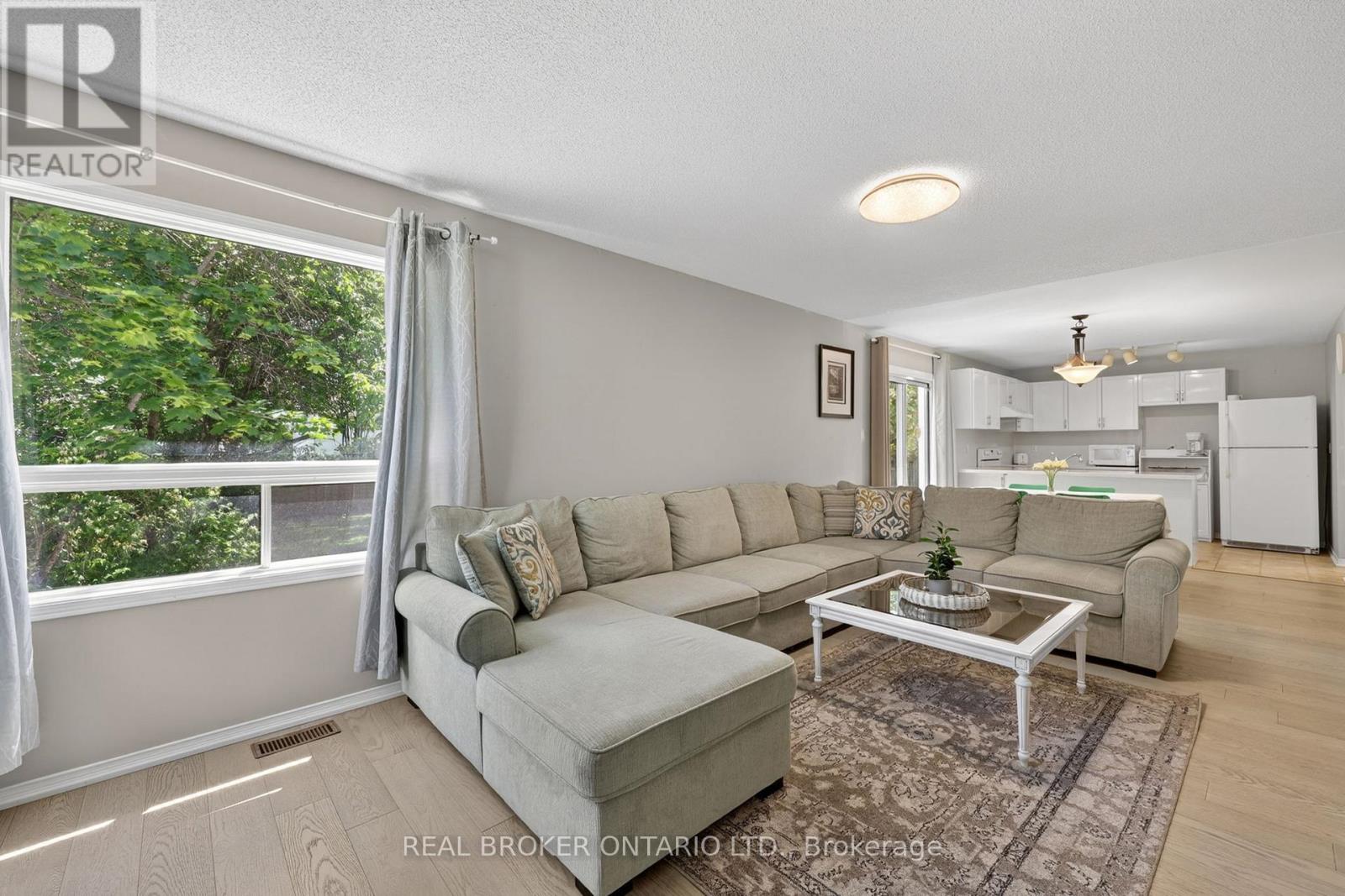 Upper - 1895 Applewood Avenue, Innisfil, Ontario  L9S 1W2 - Photo 12 - N13472962