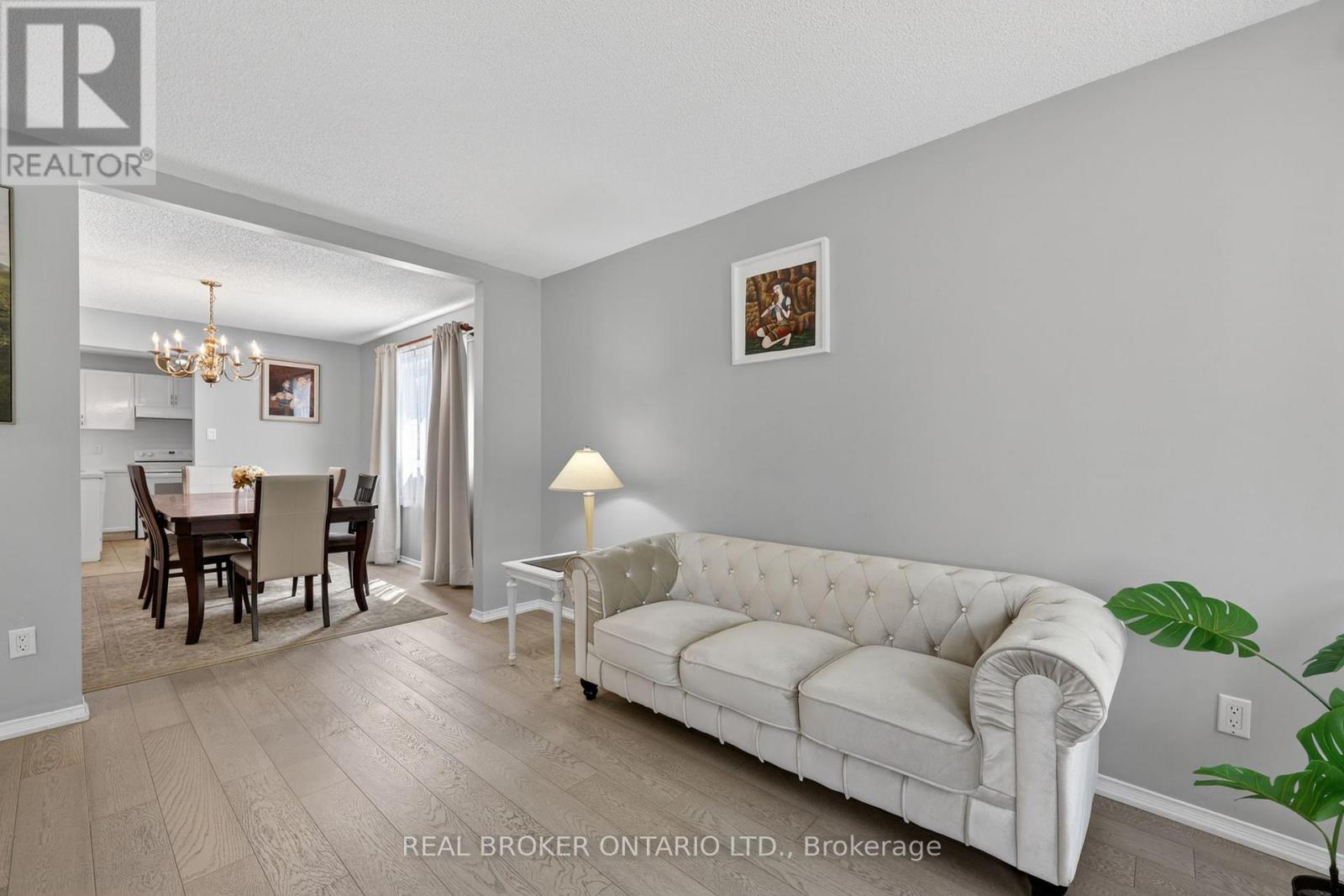 Upper - 1895 Applewood Avenue, Innisfil, Ontario  L9S 1W2 - Photo 4 - N13472962