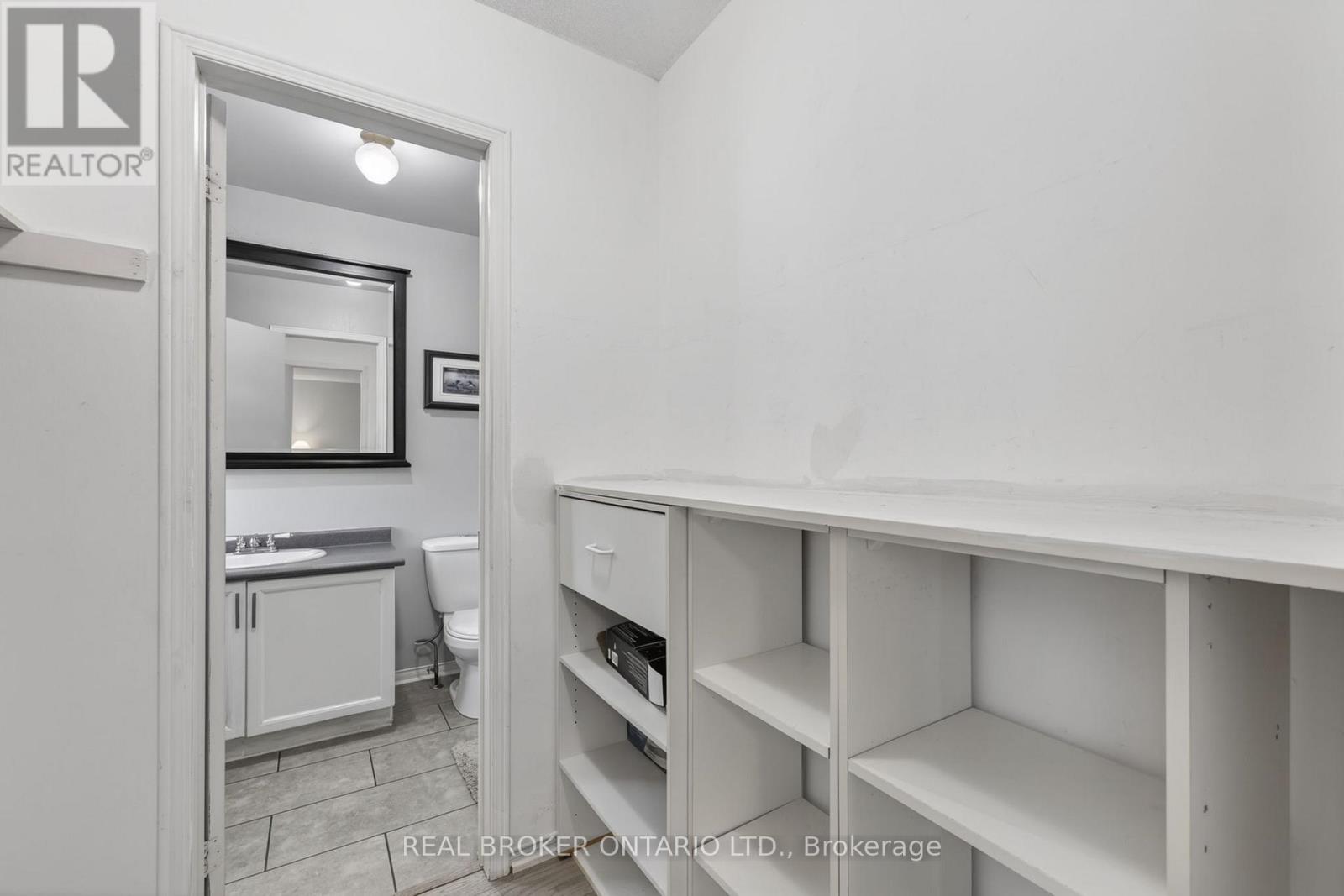 Upper - 1895 Applewood Avenue, Innisfil, Ontario  L9S 1W2 - Photo 17 - N13472962