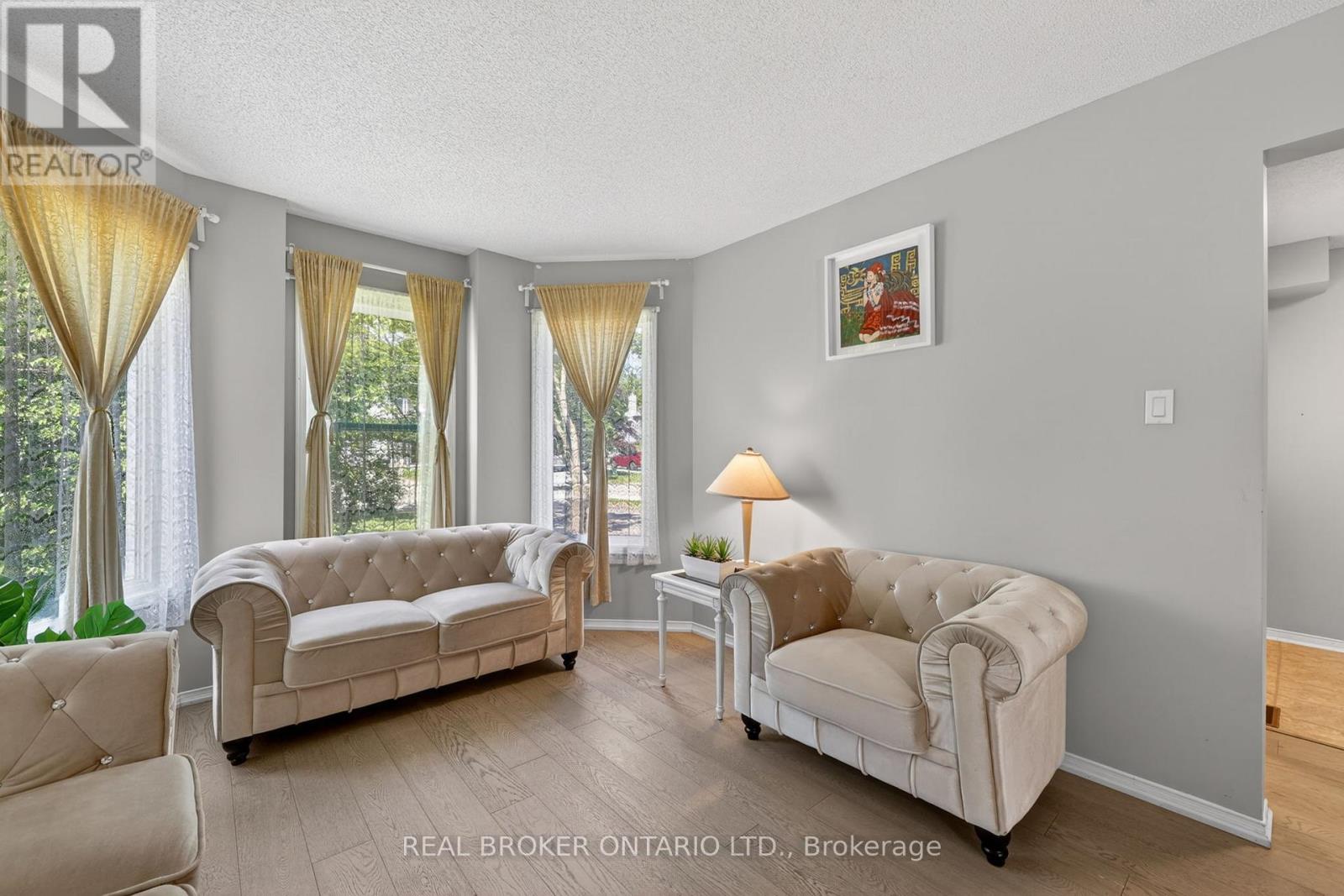 Upper - 1895 Applewood Avenue, Innisfil, Ontario  L9S 1W2 - Photo 3 - N13472962