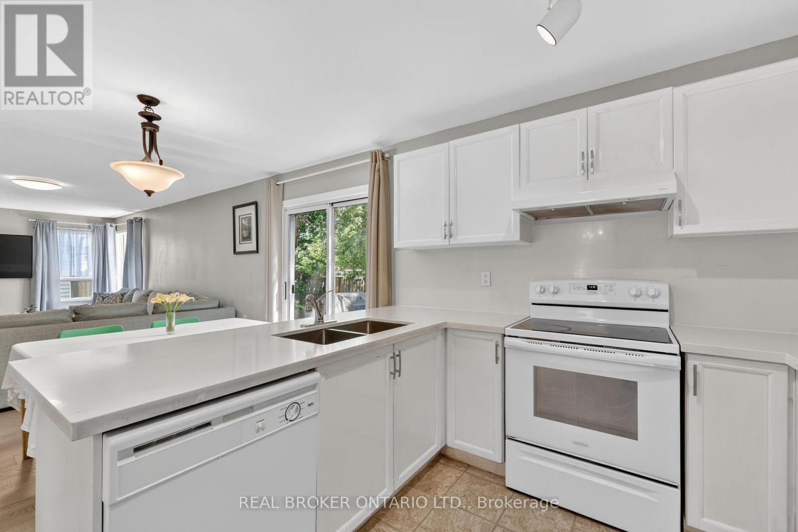 Upper - 1895 Applewood Avenue, Innisfil, Ontario  L9S 1W2 - Photo 9 - N13472962