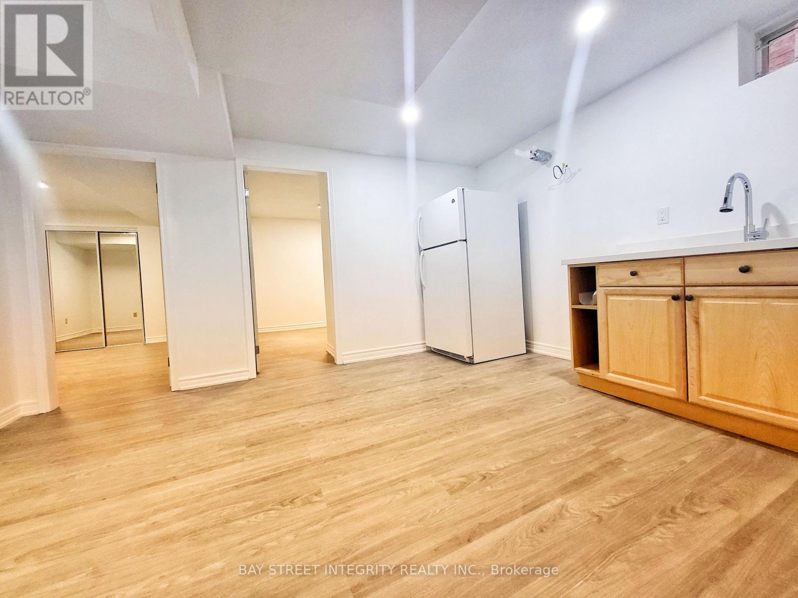 LOWER 37 SANDHAM CRESCENT, Markham, Ontario