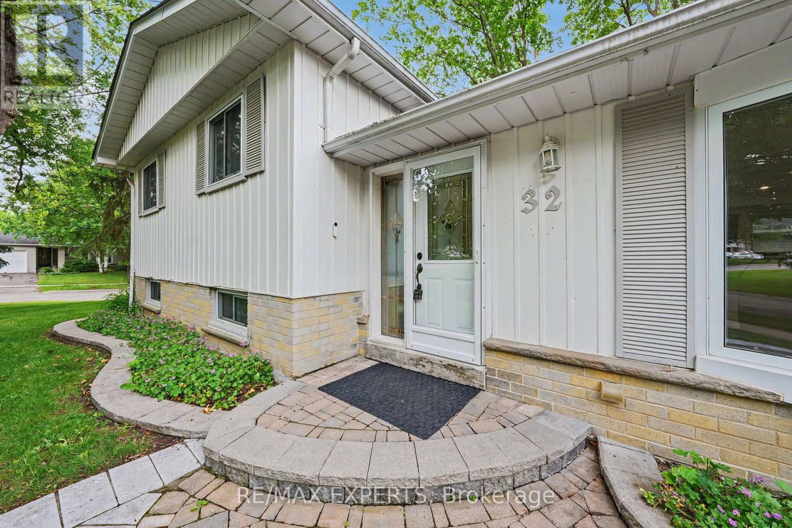 32 Oak Court, Aurora, Ontario  L4G 3J6 - Photo 8 - N13473100