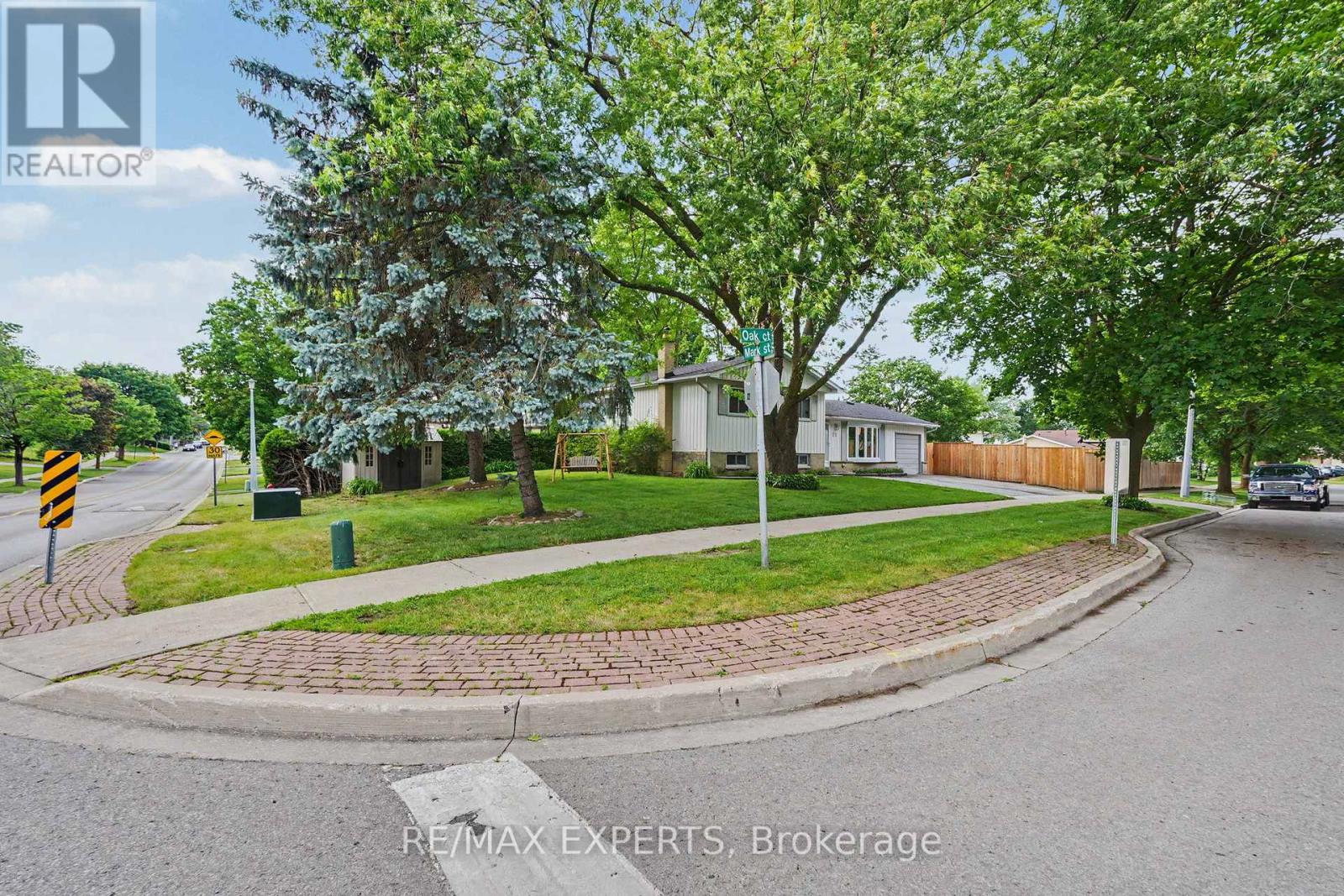32 Oak Court, Aurora, Ontario  L4G 3J6 - Photo 5 - N13473100