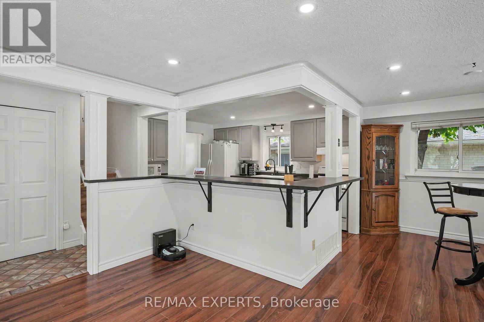 32 Oak Court, Aurora, Ontario  L4G 3J6 - Photo 12 - N13473100