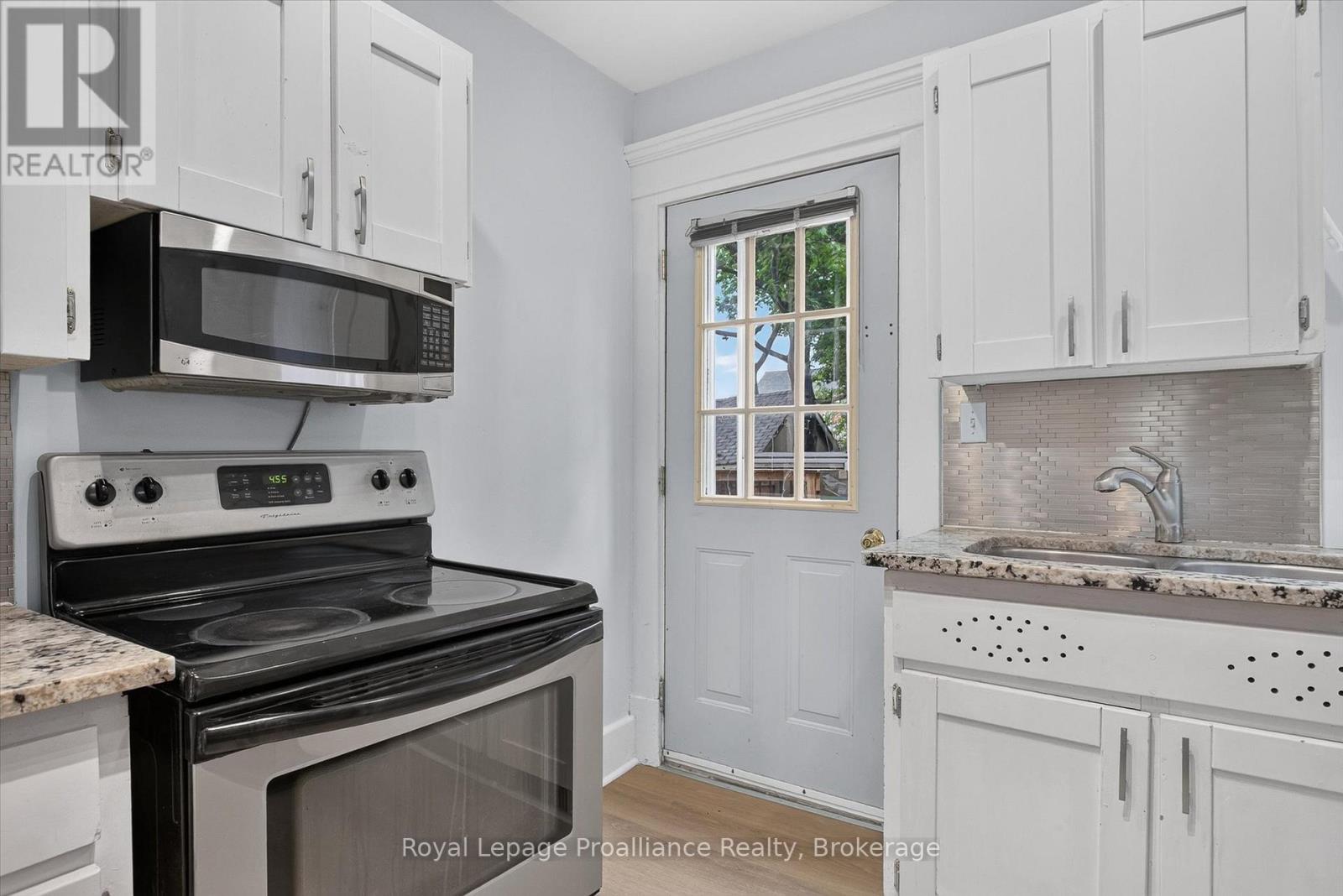 367 Edinburgh Street, Peterborough, Ontario  K9H 3G1 - Photo 8 - X13474184