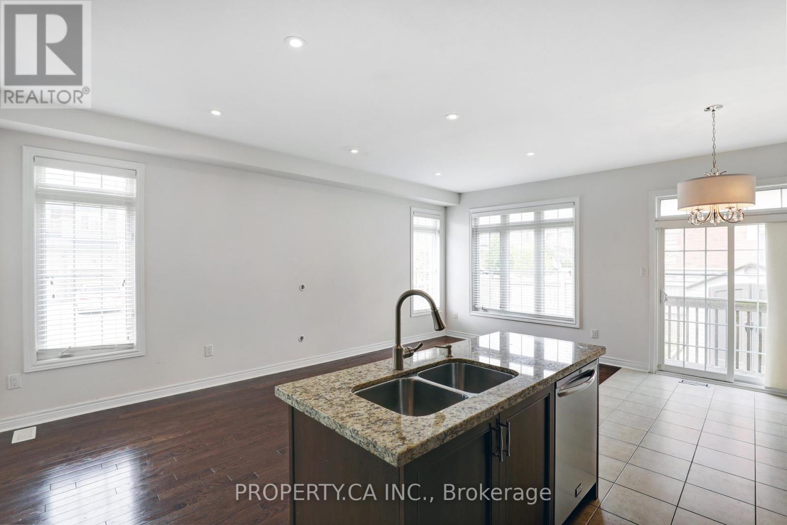 41 Spruce Pine Crescent, Vaughan, Ontario L6A 4T3 - Photo 11 - N13473488
