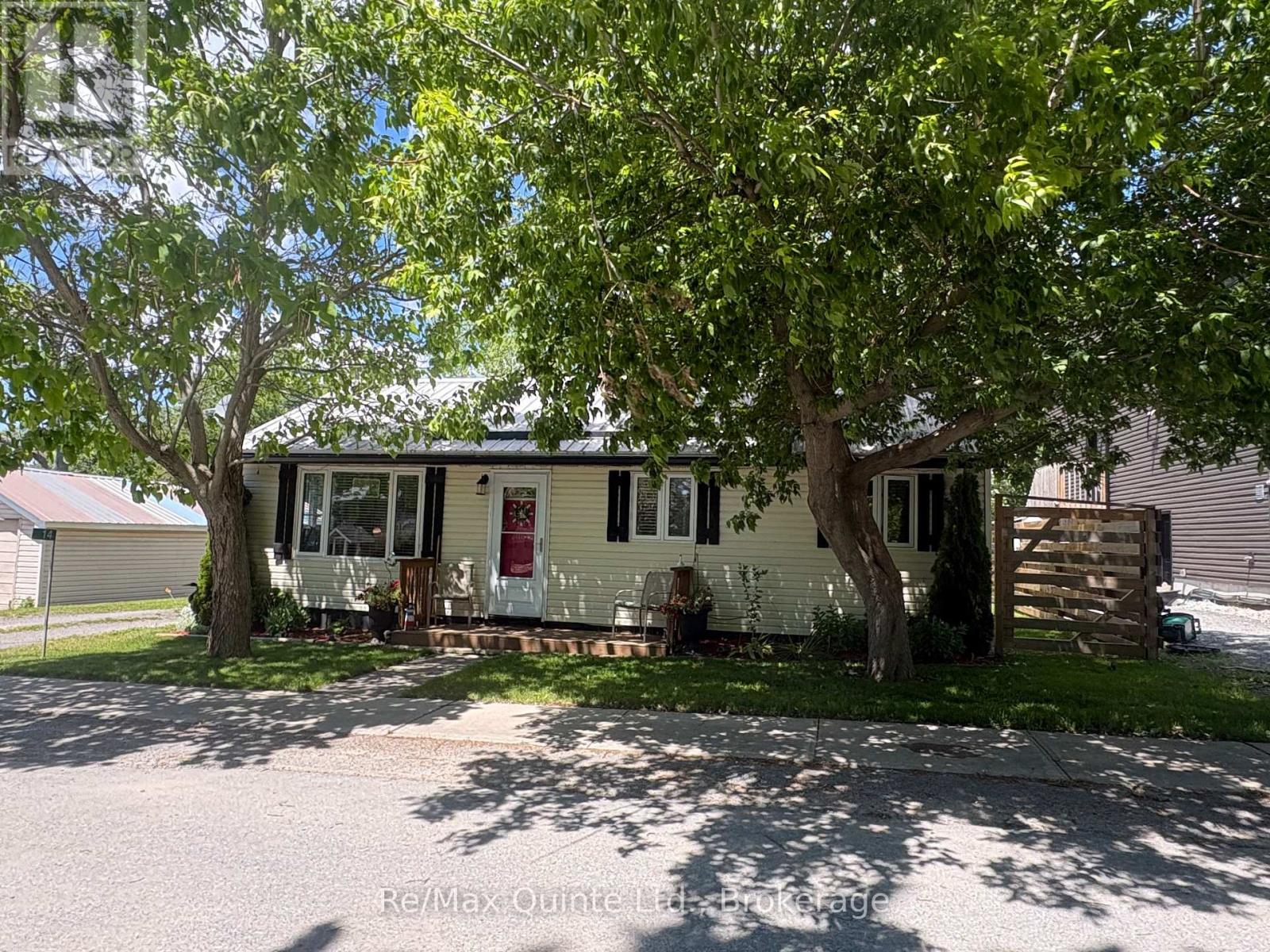14 Bay Avenue, Prince Edward County, Ontario  K0K 1T0 - Photo 2 - X13475122