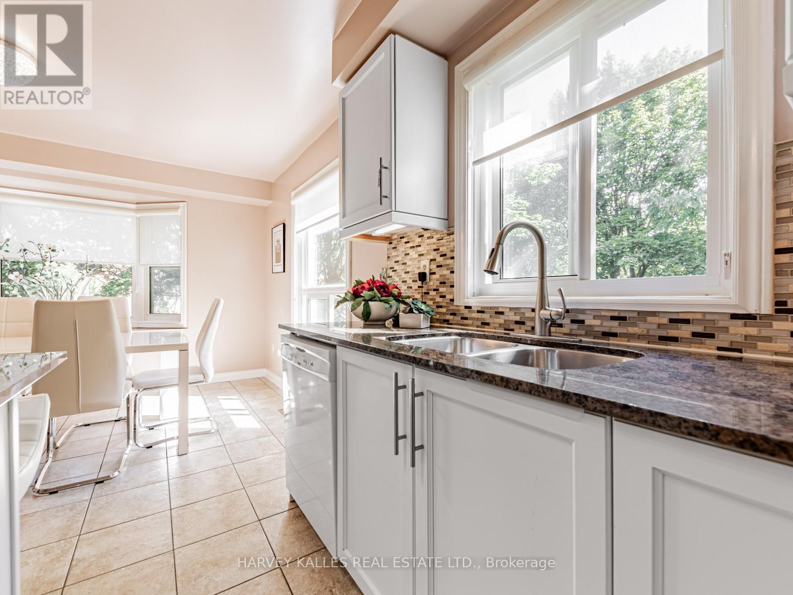 1 Edenbridge Drive, Vaughan, Ontario L4J 8C3 - Photo 7 - N13473900