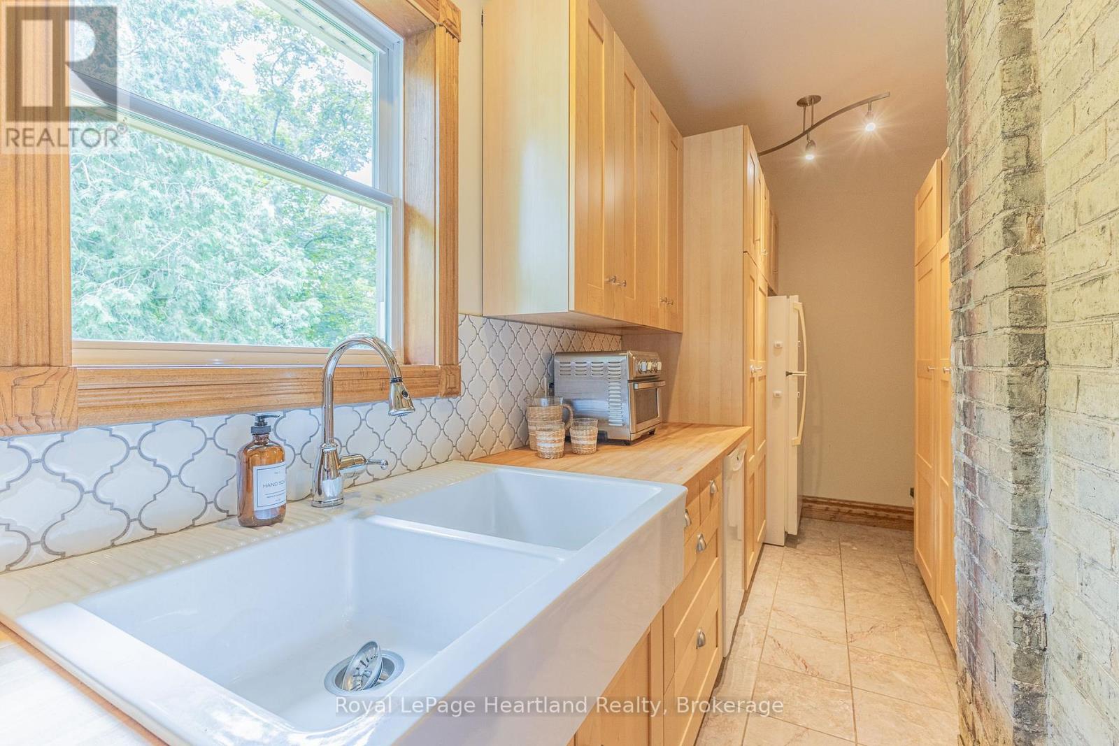 283 Hastings Street, North Middlesex, Ontario  N0M 2K0 - Photo 10 - X13469294
