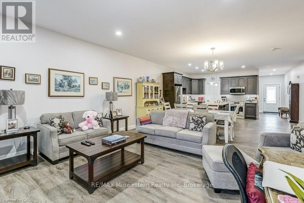 273 Queen Street, North Perth, Ontario N0G 1B0 - Photo 8 - X13472618
