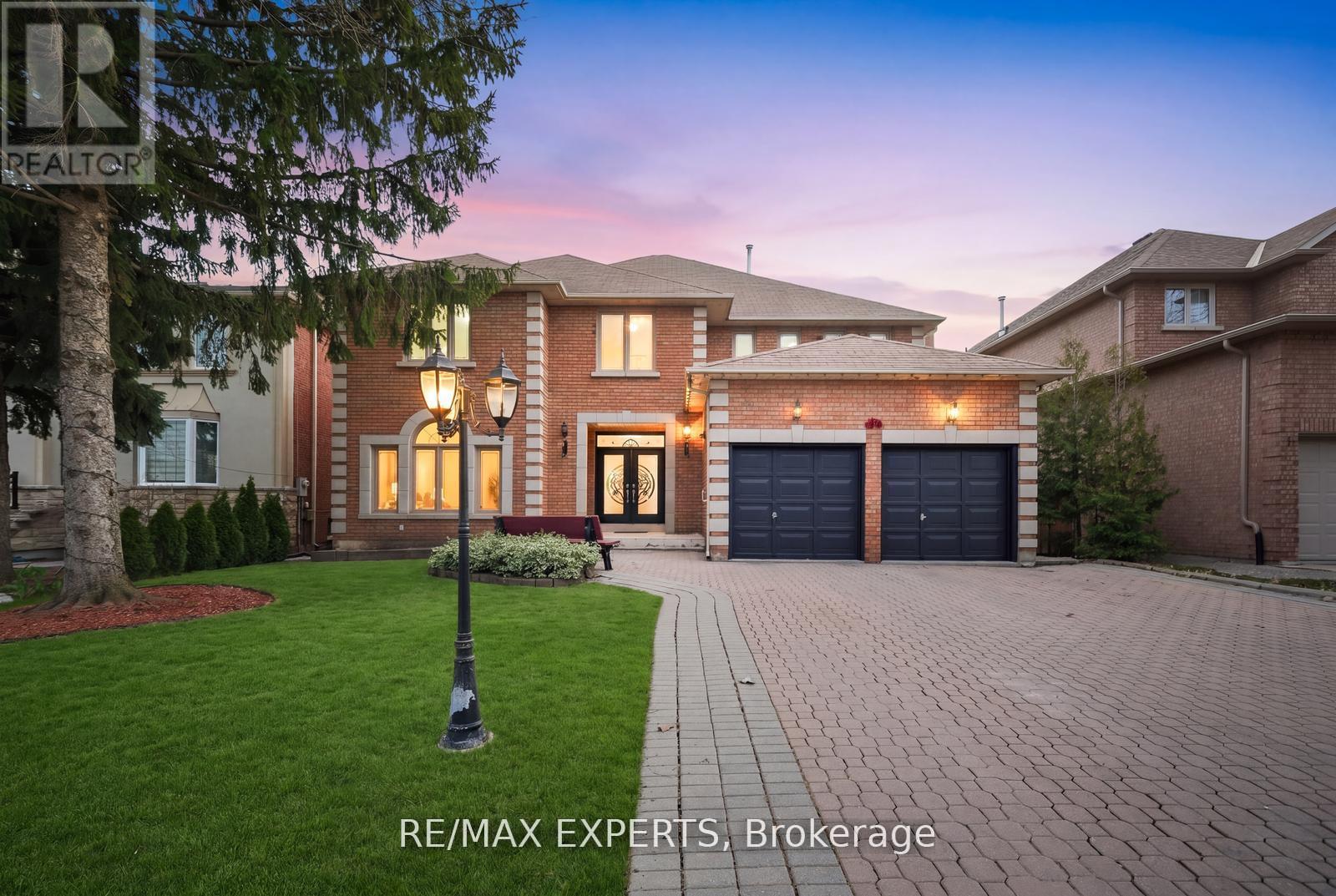 11 HORIZON COURT, Richmond Hill, Ontario