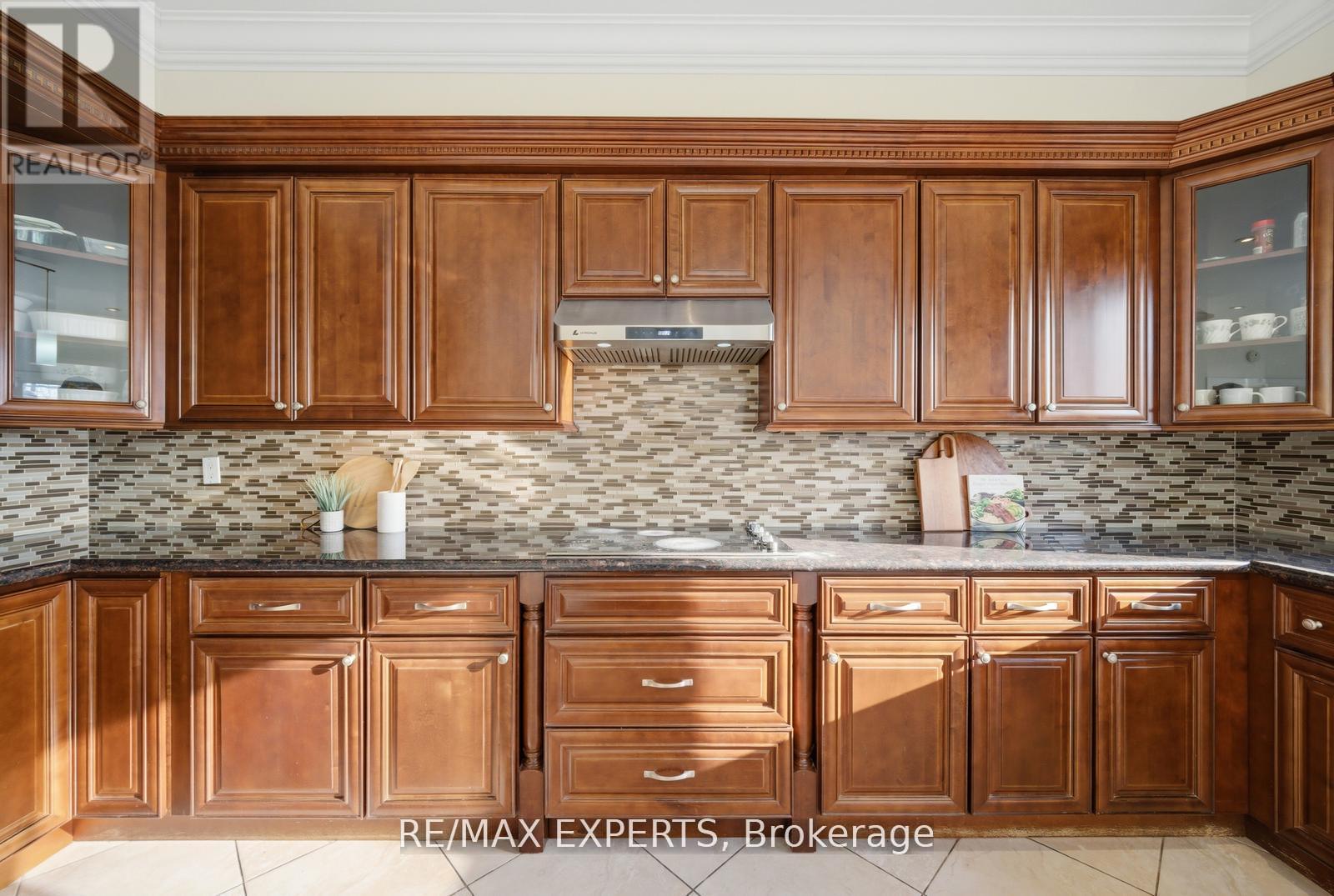 11 Horizon Court, Richmond Hill, Ontario  L4B 3G1 - Photo 18 - N13474258