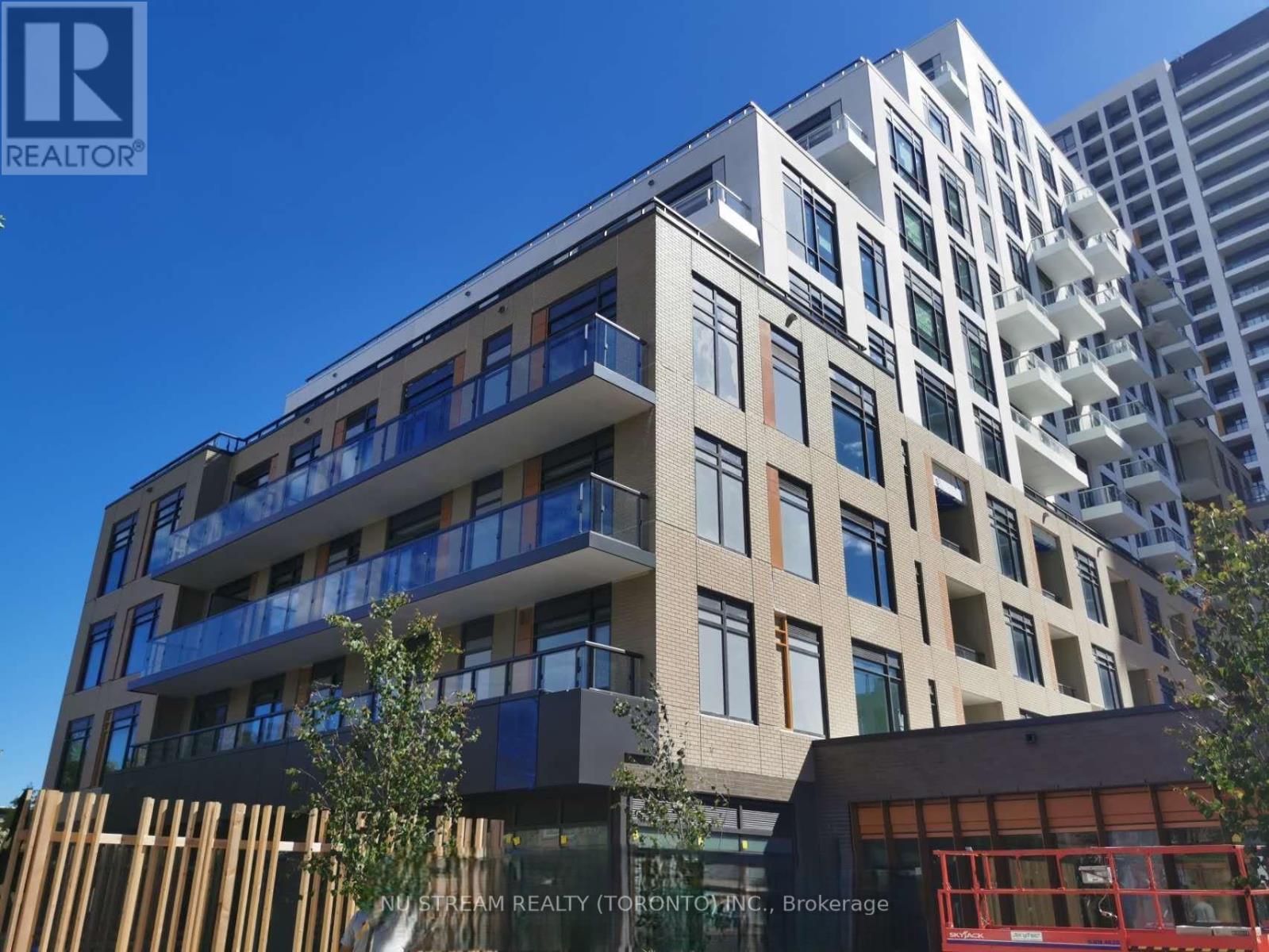 C313 - 8 BEVERLEY GLEN BOULEVARD, Vaughan, Ontario