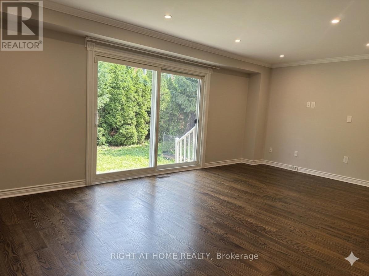 37 Versailles Court, Richmond Hill, Ontario L4C 8V6 - Photo 8 - N13474340