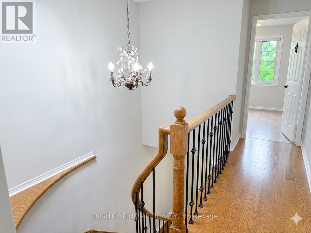 37 Versailles Court, Richmond Hill, Ontario L4C 8V6 - Photo 9 - N13474340